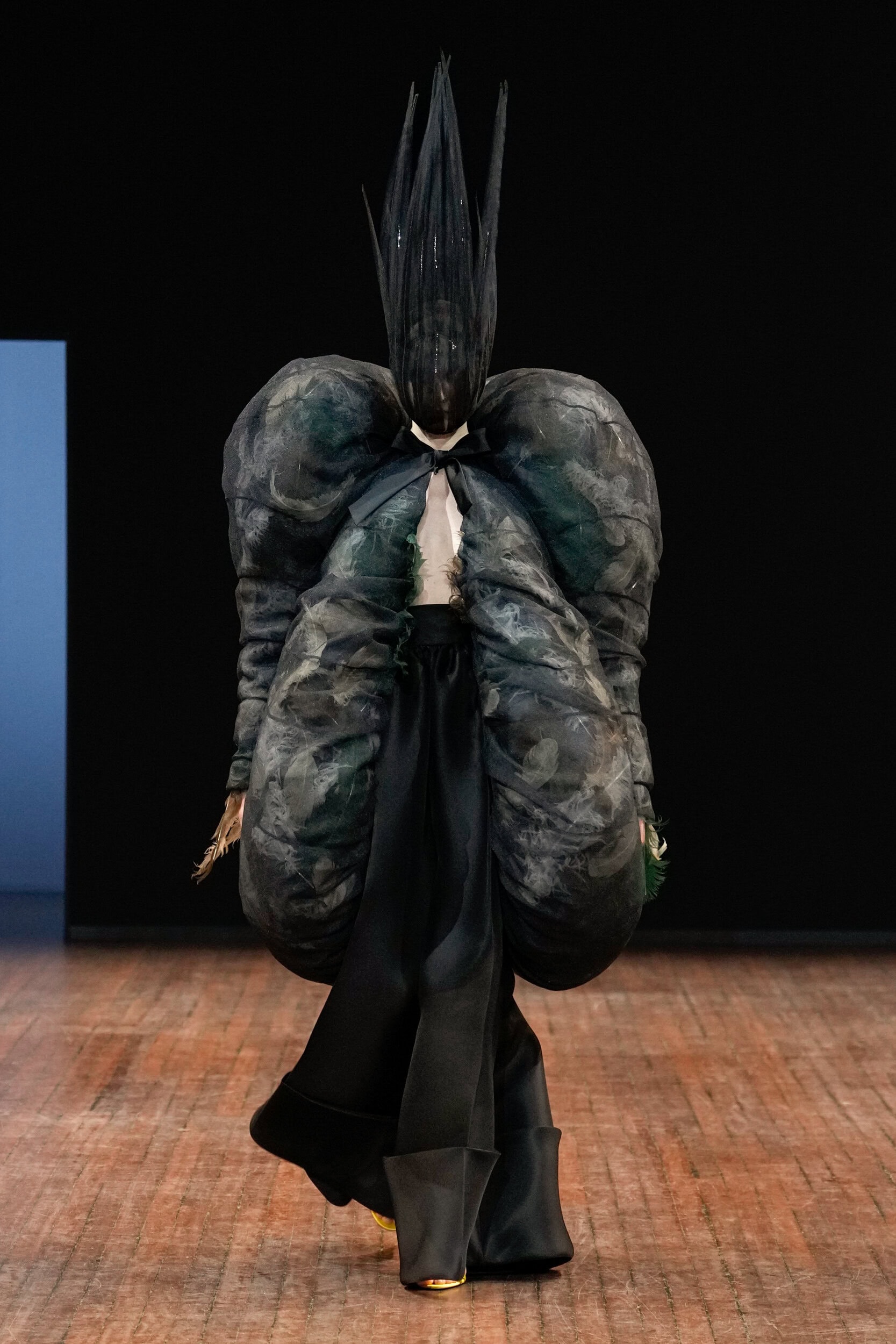 Viktor & Rolf Fall 2025 Couture Fashion Show