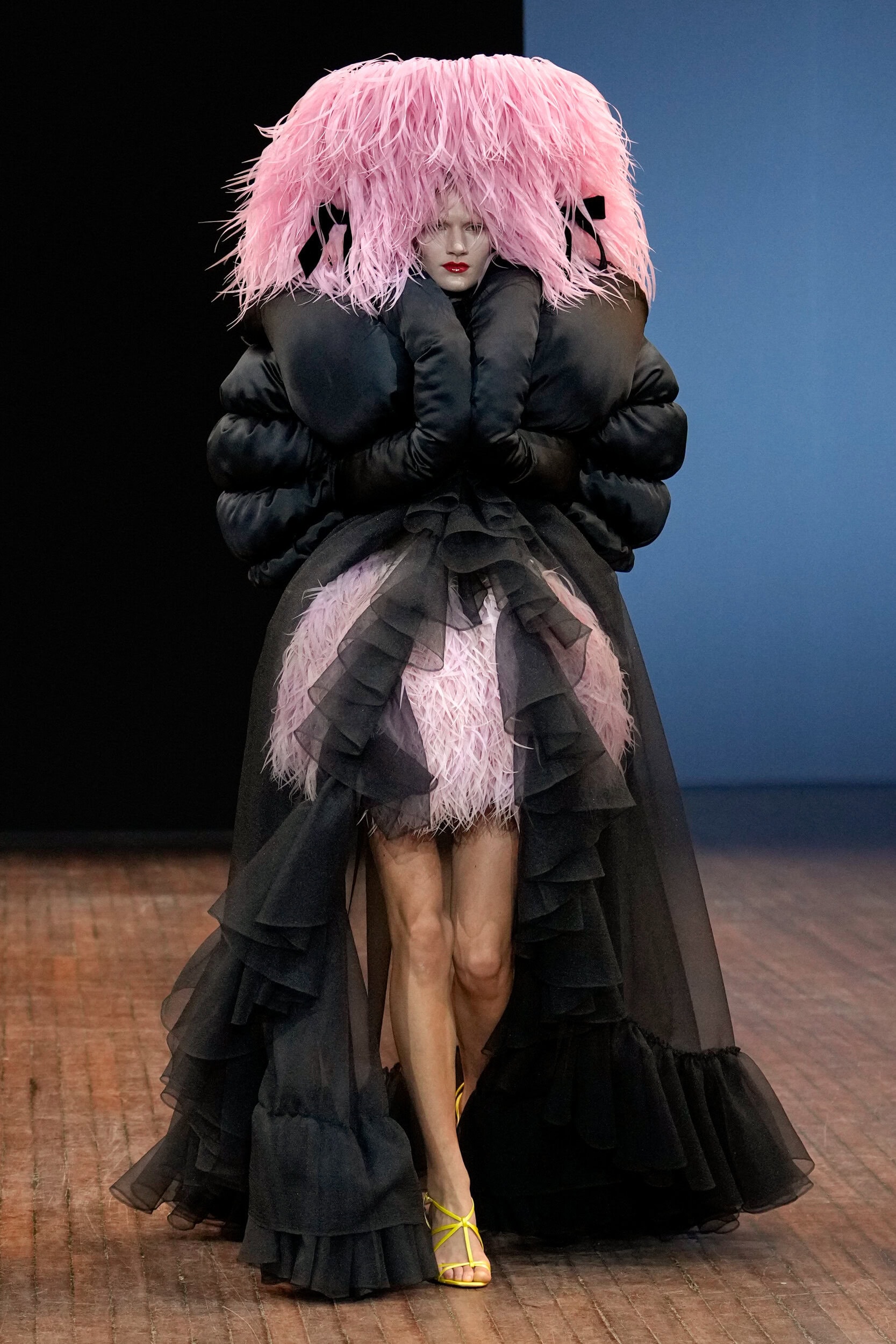 Viktor & Rolf Fall 2025 Couture Fashion Show