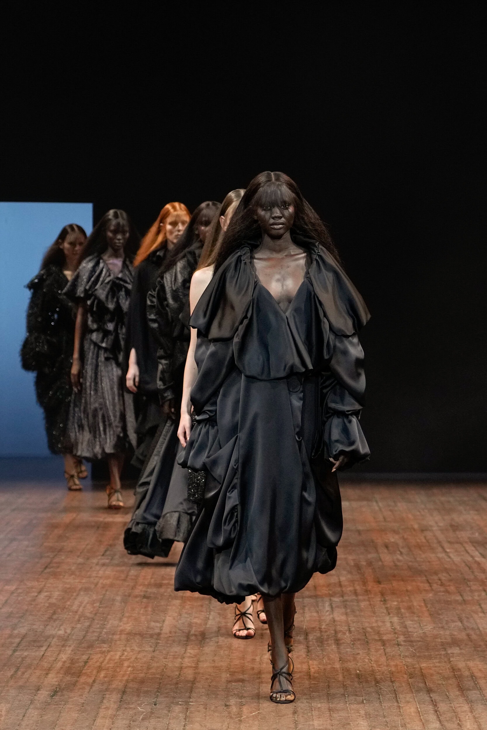 Viktor & Rolf Fall 2025 Couture Fashion Show