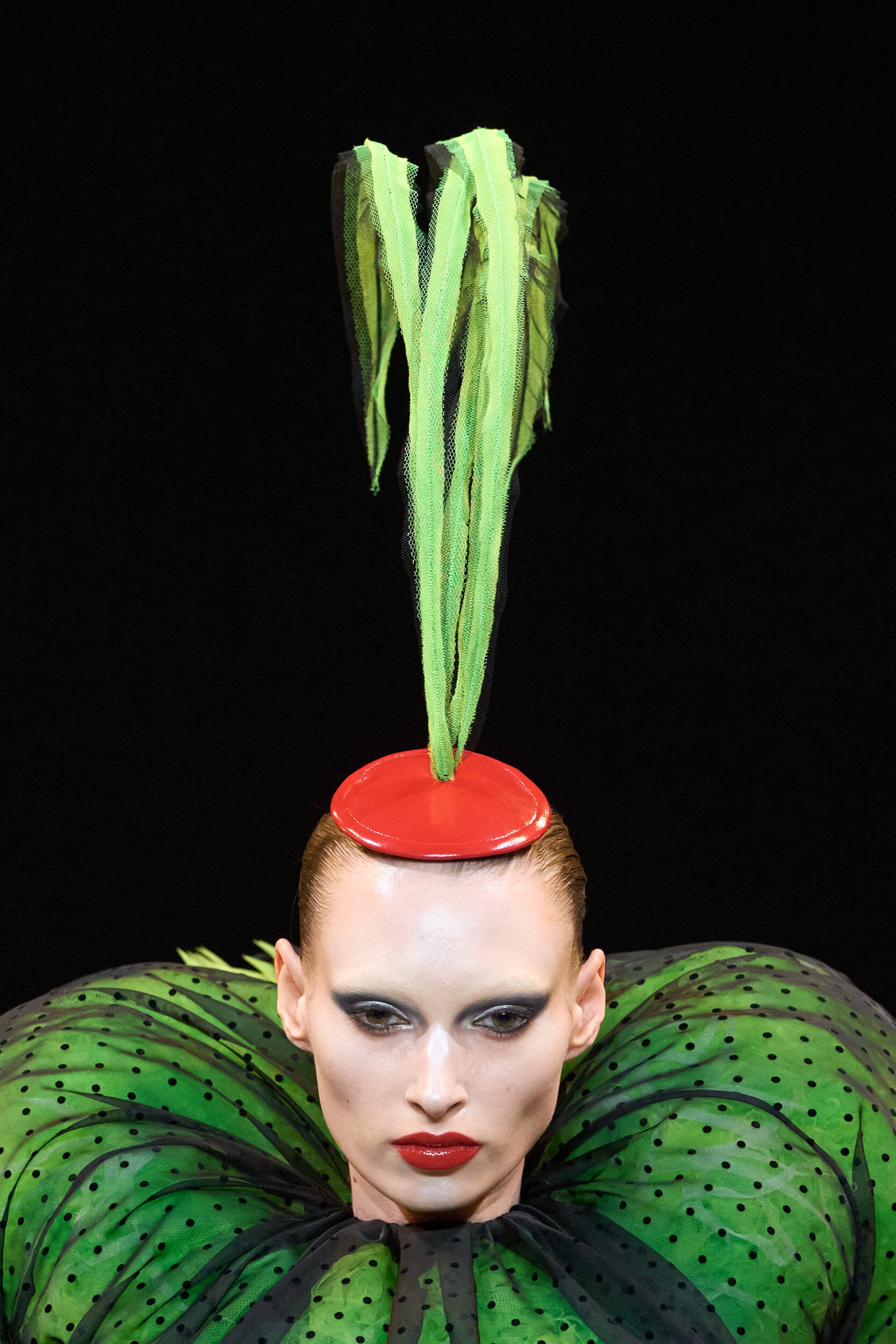 Viktor & Rolf Fall 2025 Couture Fashion Show Details