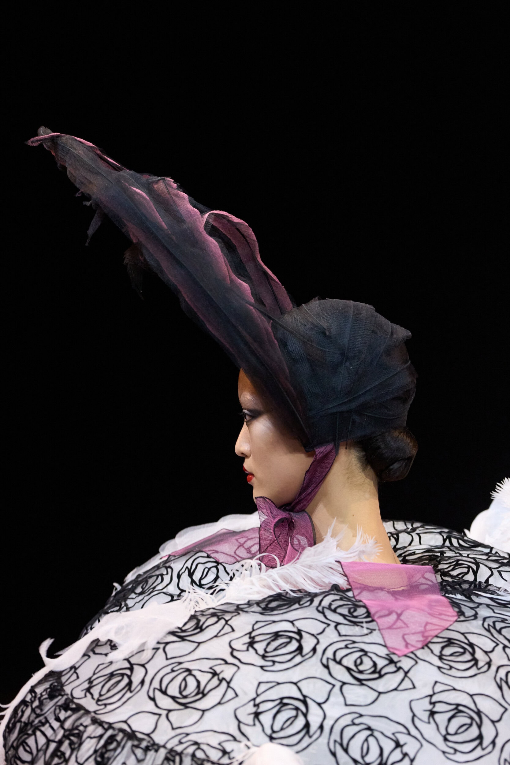 Viktor & Rolf Fall 2025 Couture Fashion Show Details