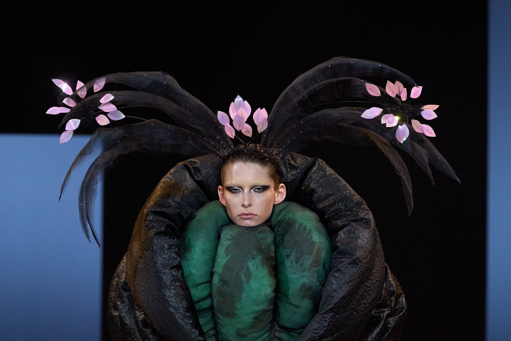 Viktor & Rolf Fall 2025 Couture Fashion Show Details