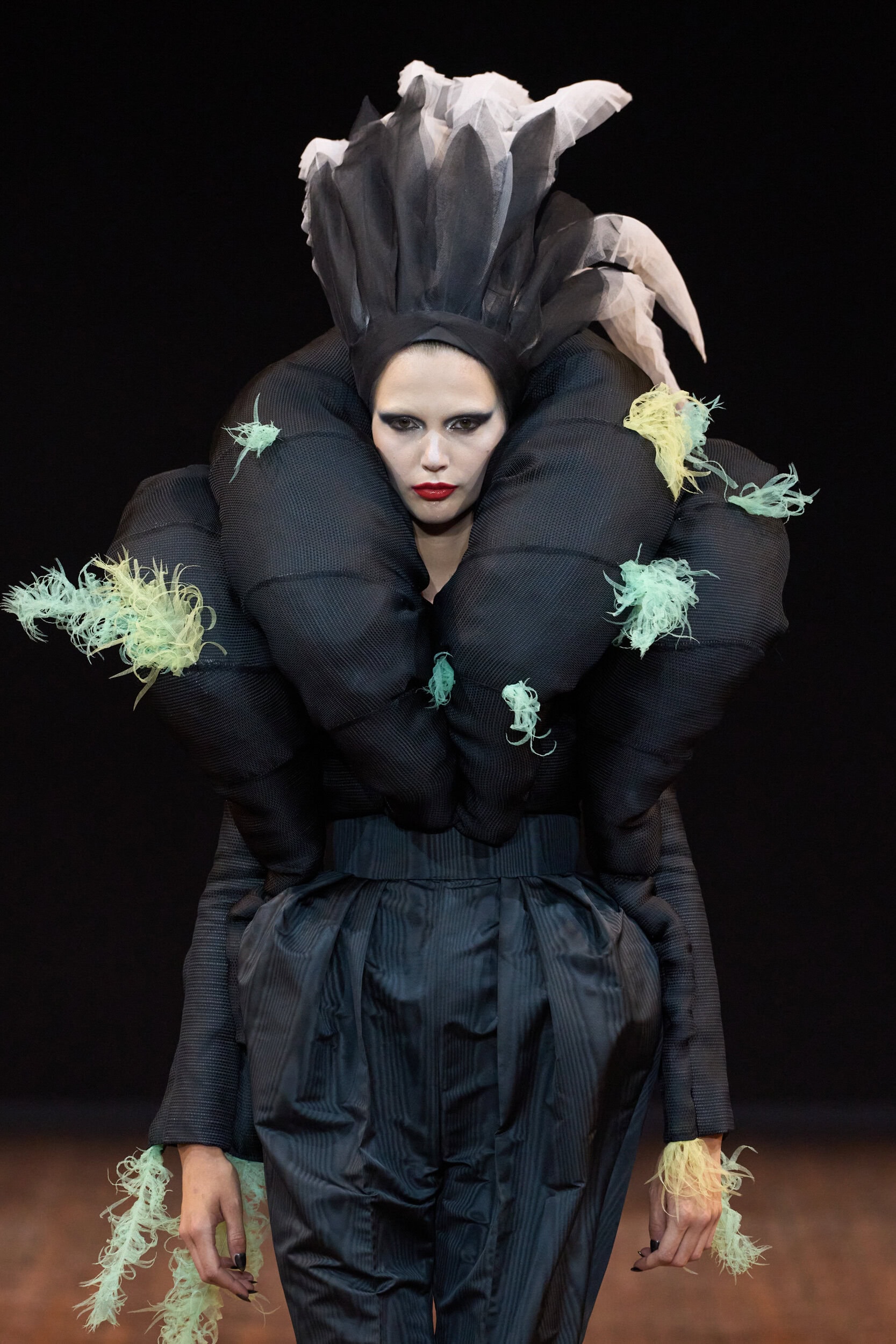 Viktor & Rolf Fall 2025 Couture Fashion Show Details