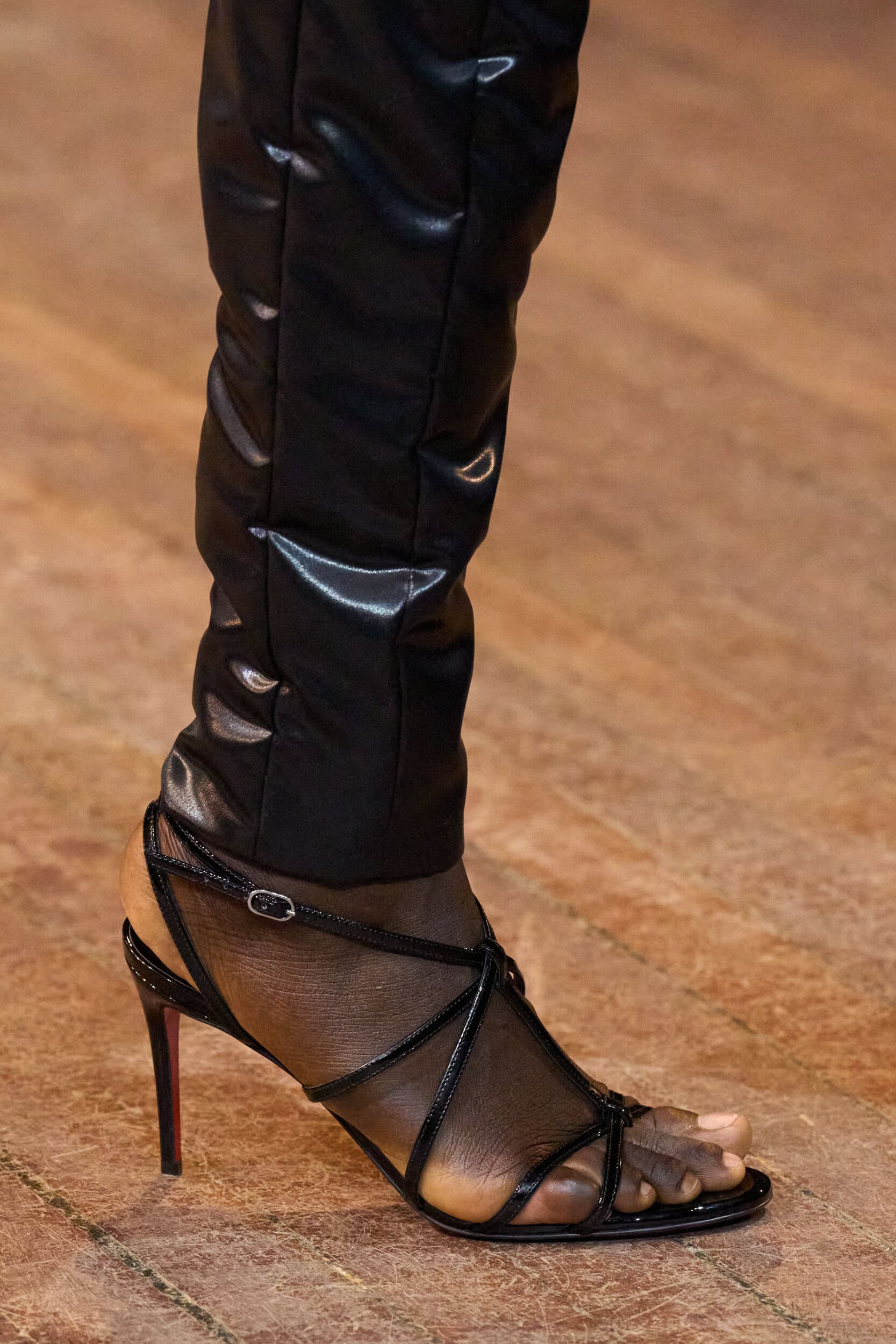 Viktor & Rolf Fall 2025 Couture Fashion Show Details
