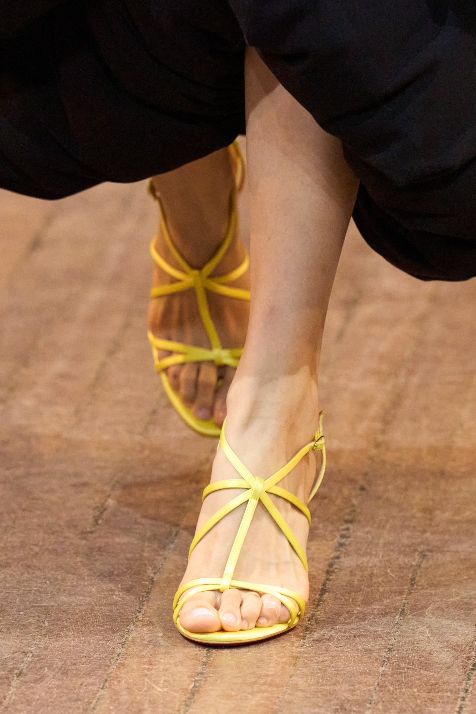 Viktor & Rolf Fall 2025 Couture Fashion Show Details