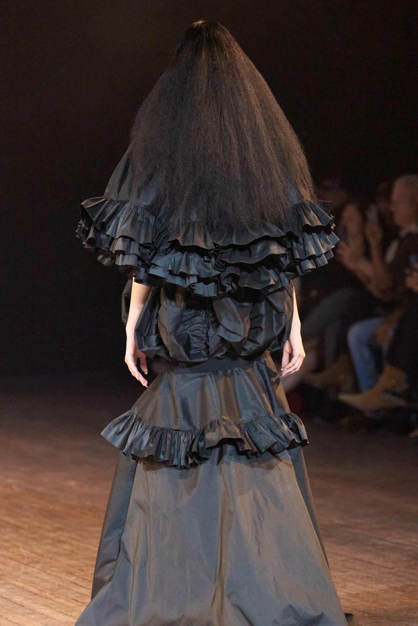 Viktor & Rolf Fall 2025 Couture Fashion Show Details