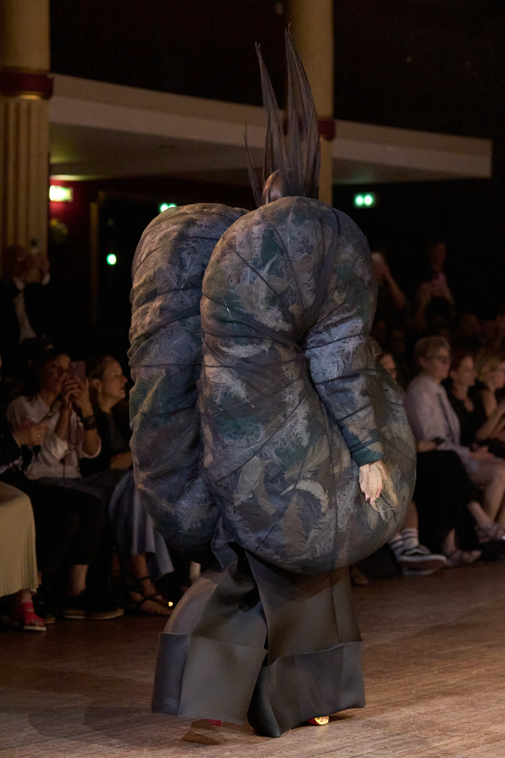 Viktor & Rolf Fall 2025 Couture Fashion Show Details