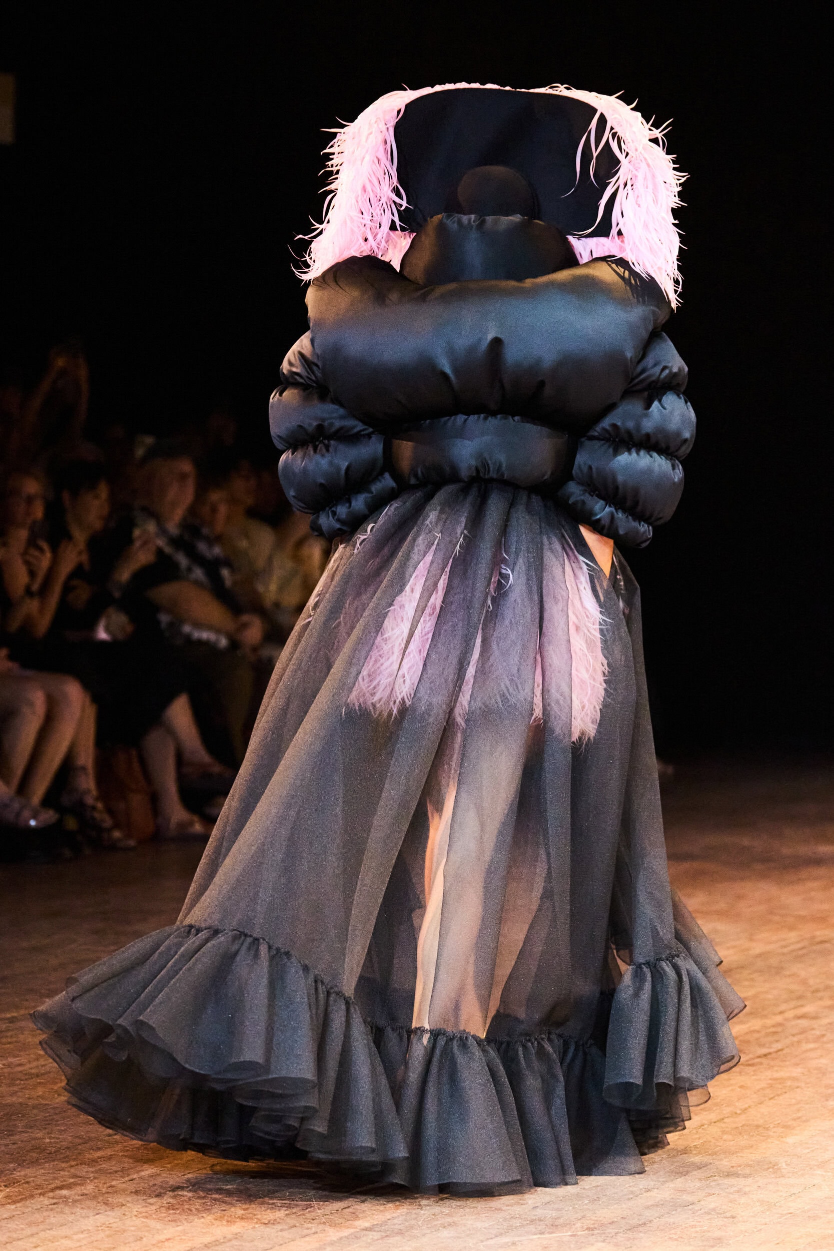Viktor & Rolf Fall 2025 Couture Fashion Show Details