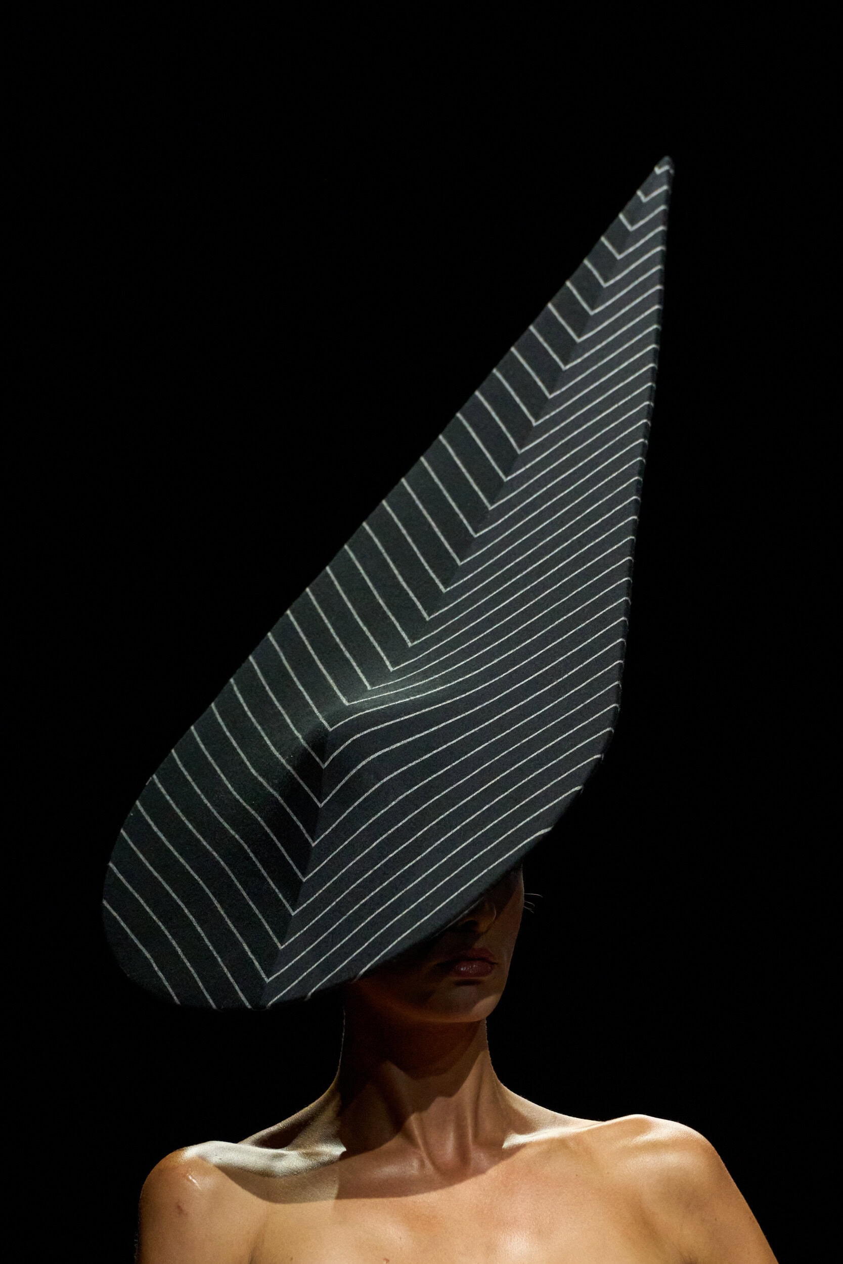 Robert Wun Fall 2025 Couture Fashion Show Details