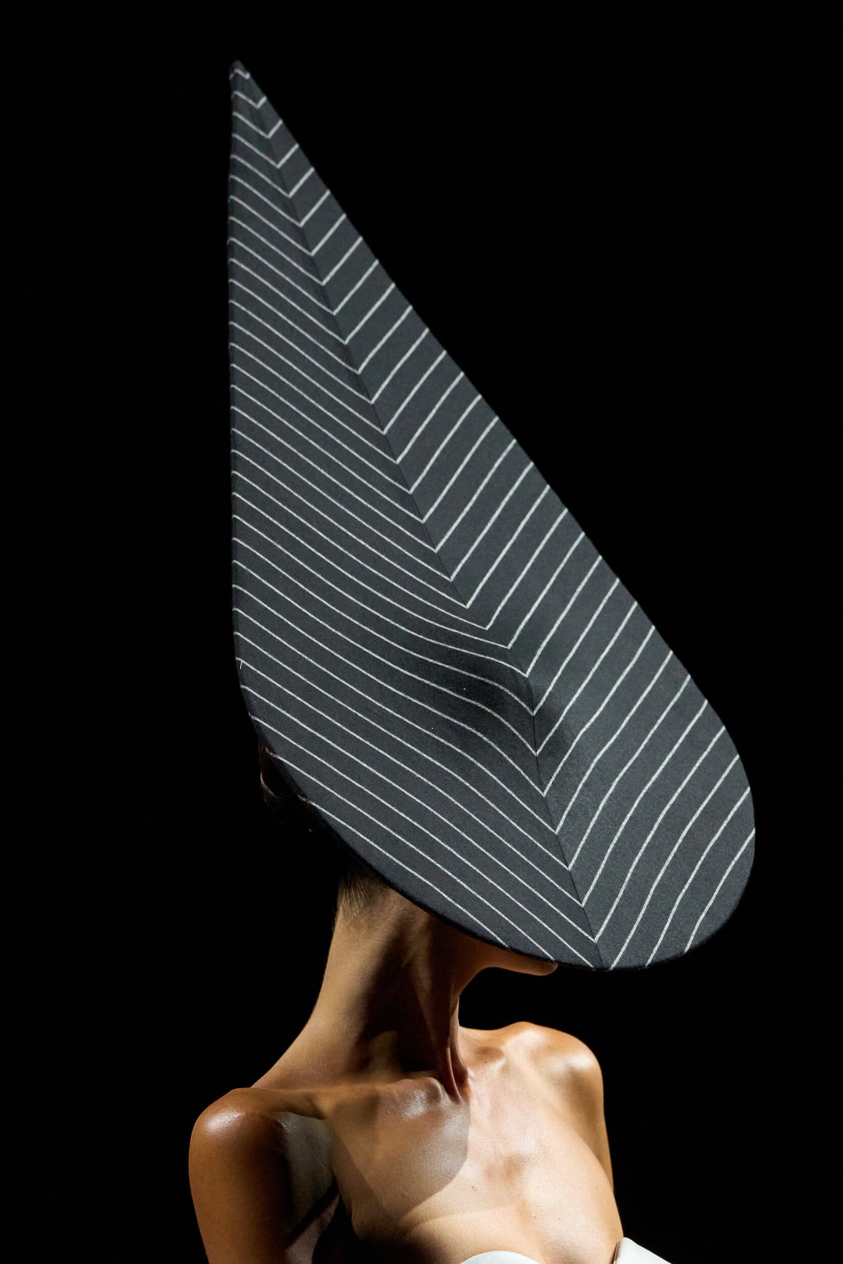 Robert Wun Fall 2025 Couture Fashion Show Details