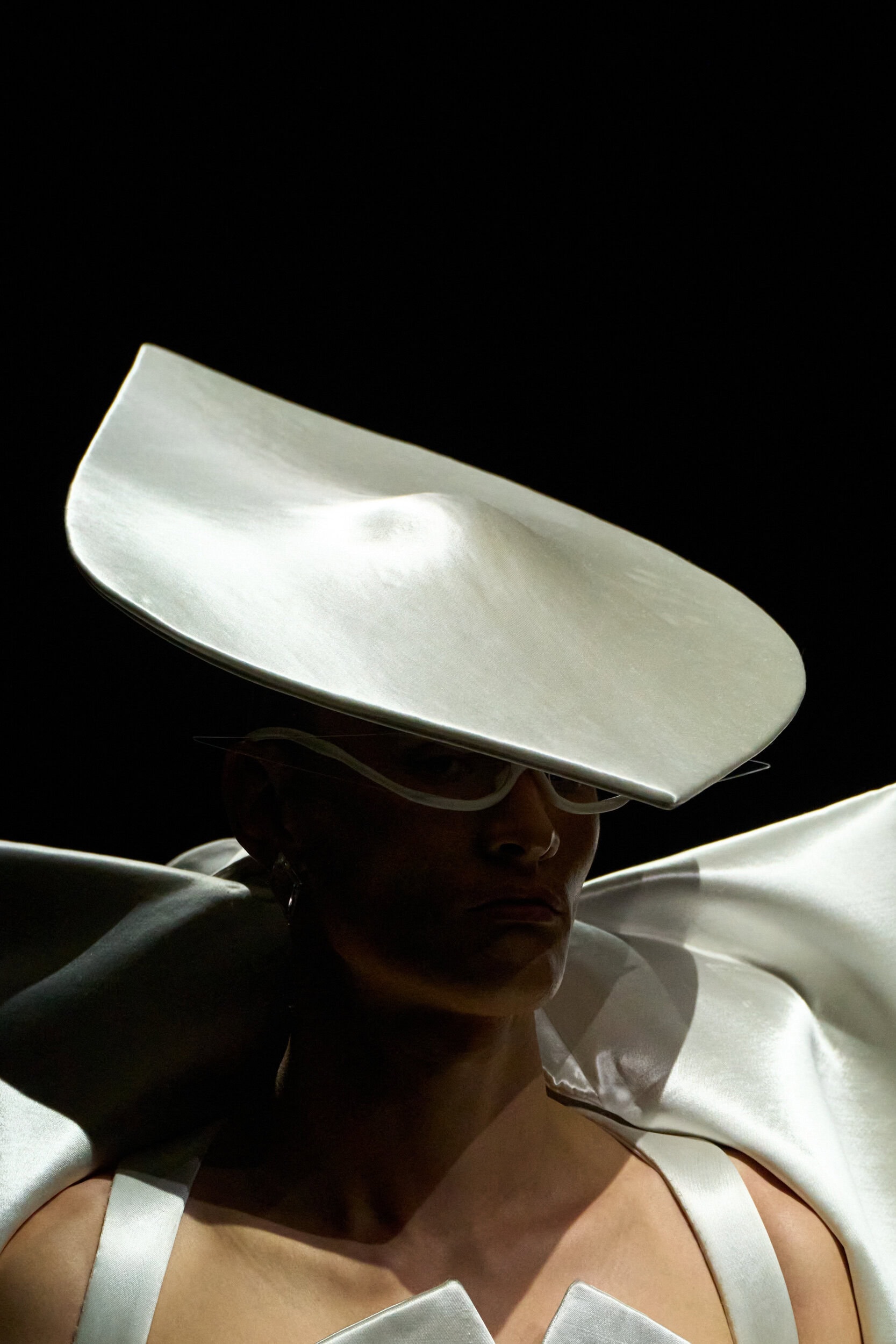 Robert Wun Fall 2025 Couture Fashion Show Details