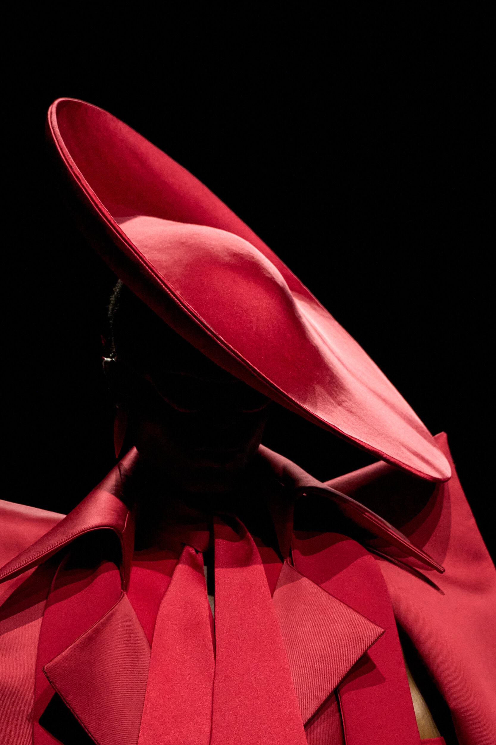 Robert Wun Fall 2025 Couture Fashion Show Details