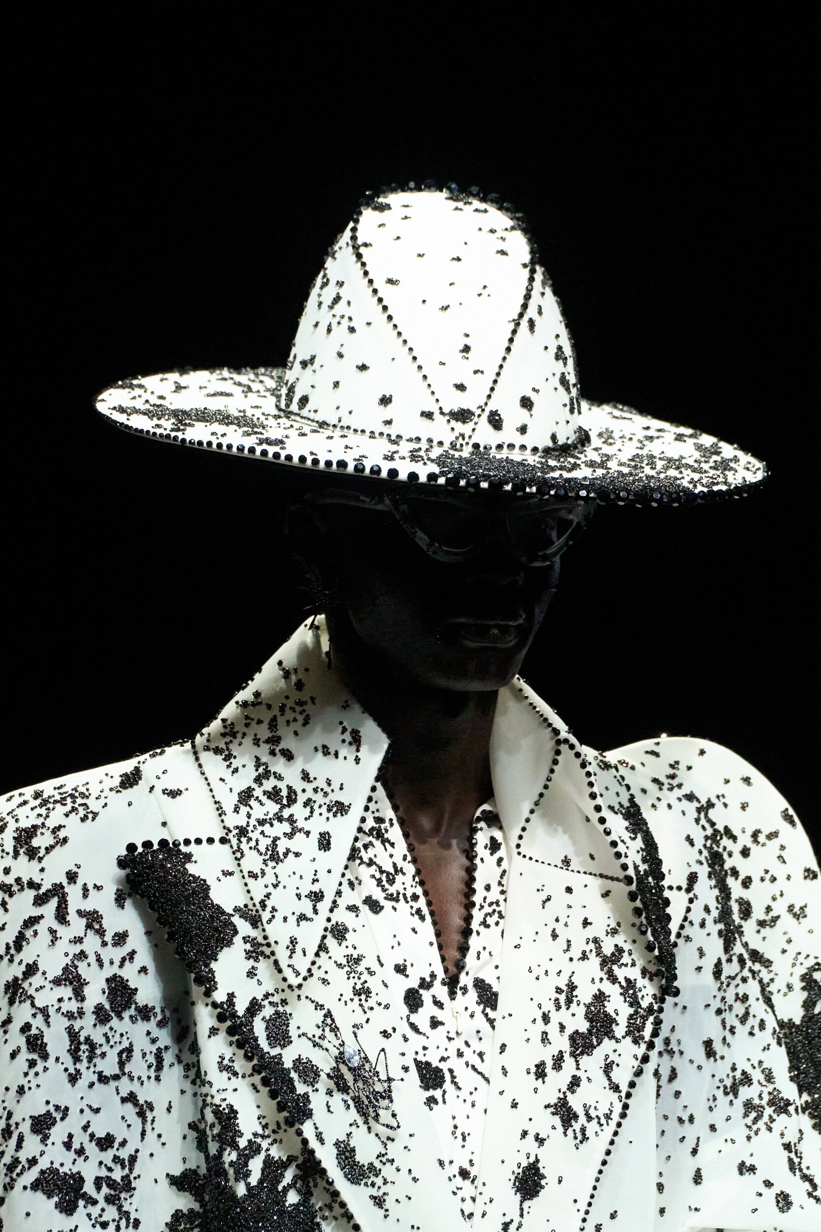 Robert Wun Fall 2025 Couture Fashion Show Details