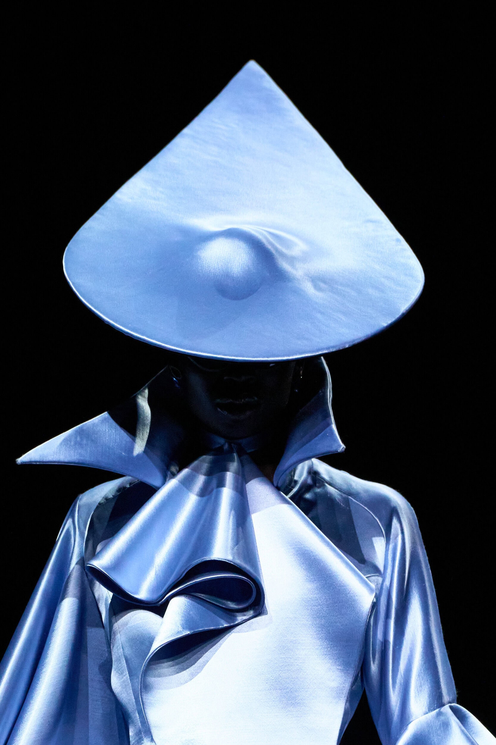Robert Wun Fall 2025 Couture Fashion Show Details