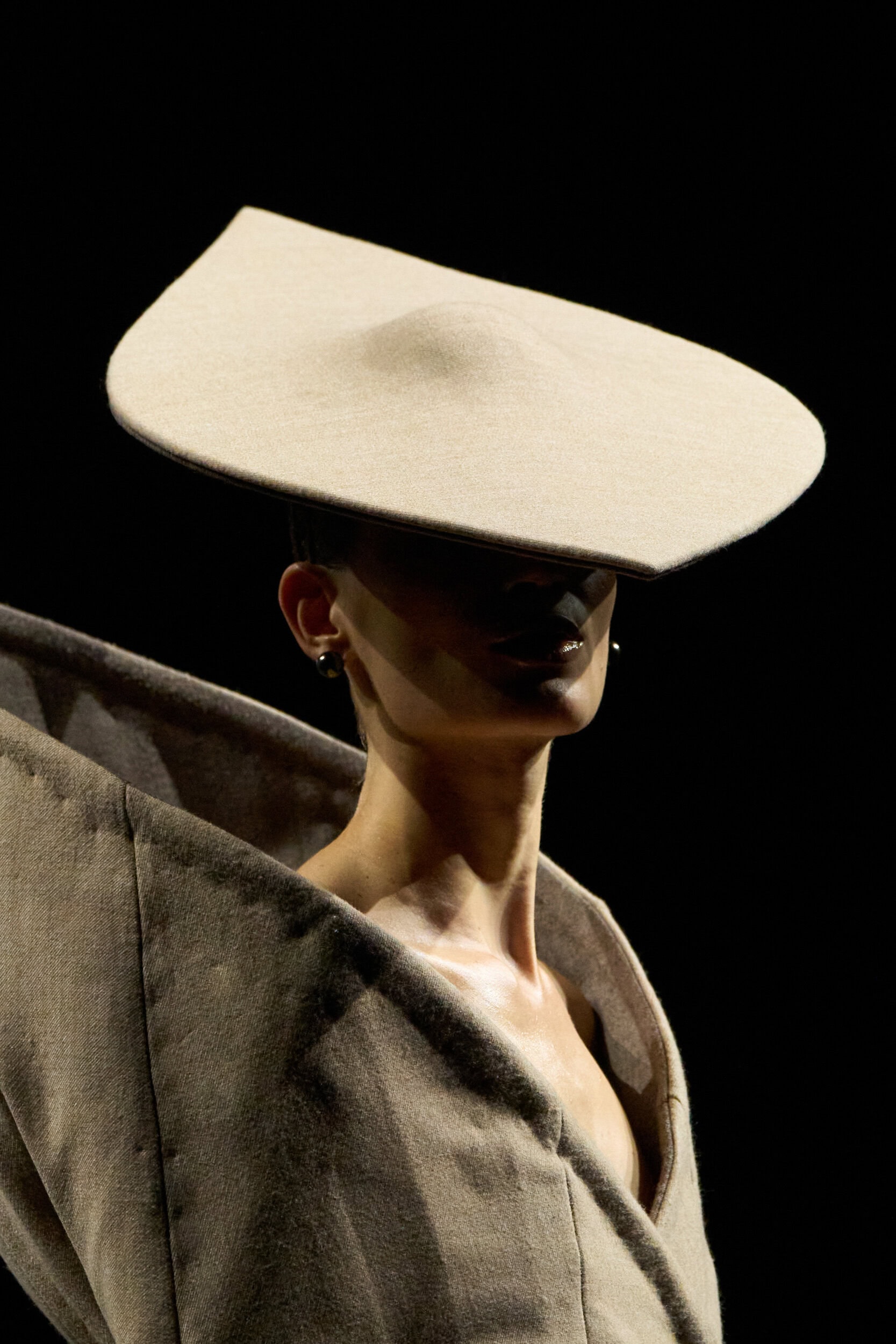 Robert Wun Fall 2025 Couture Fashion Show Details