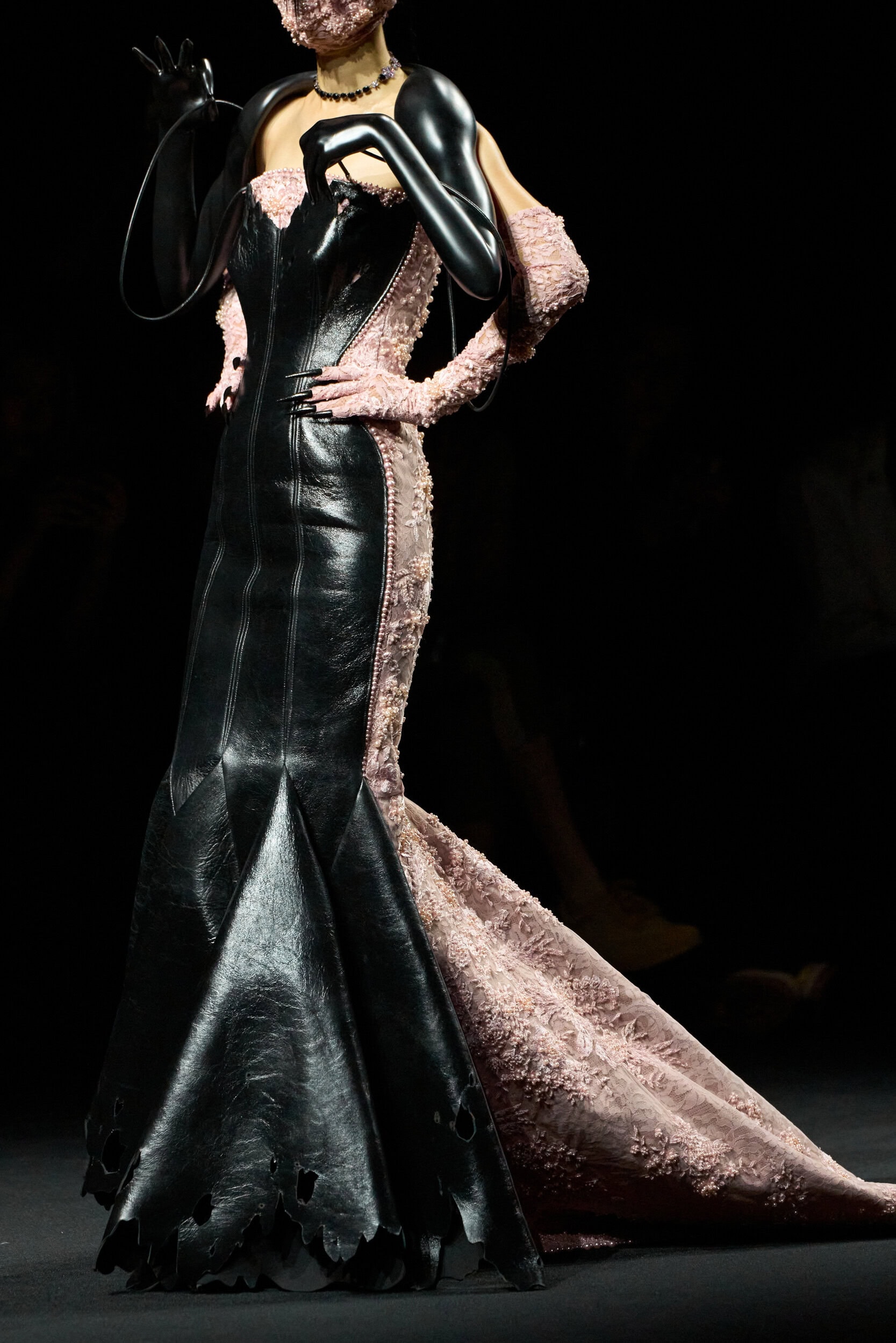 Robert Wun Fall 2025 Couture Fashion Show Details