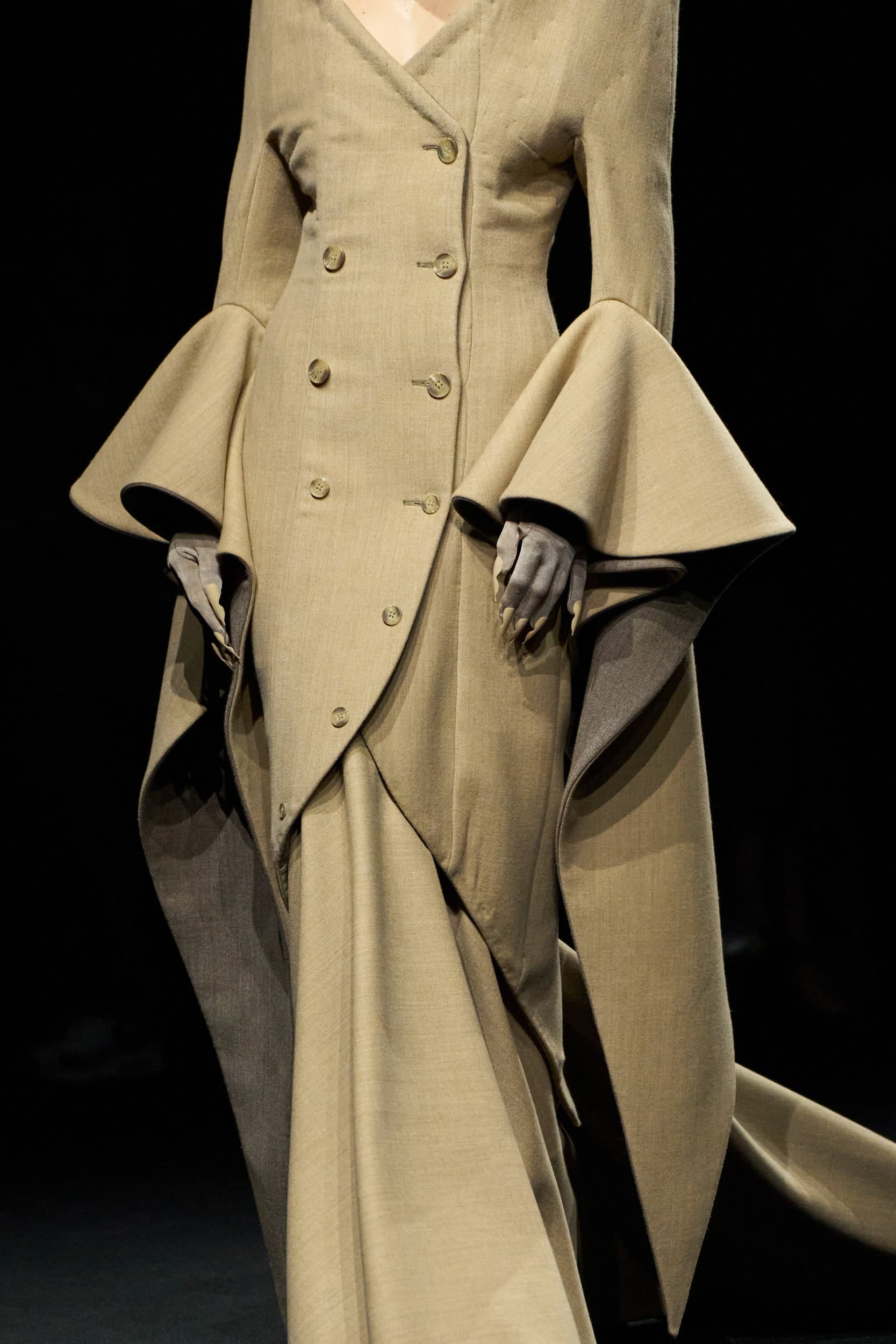 Robert Wun Fall 2025 Couture Fashion Show Details