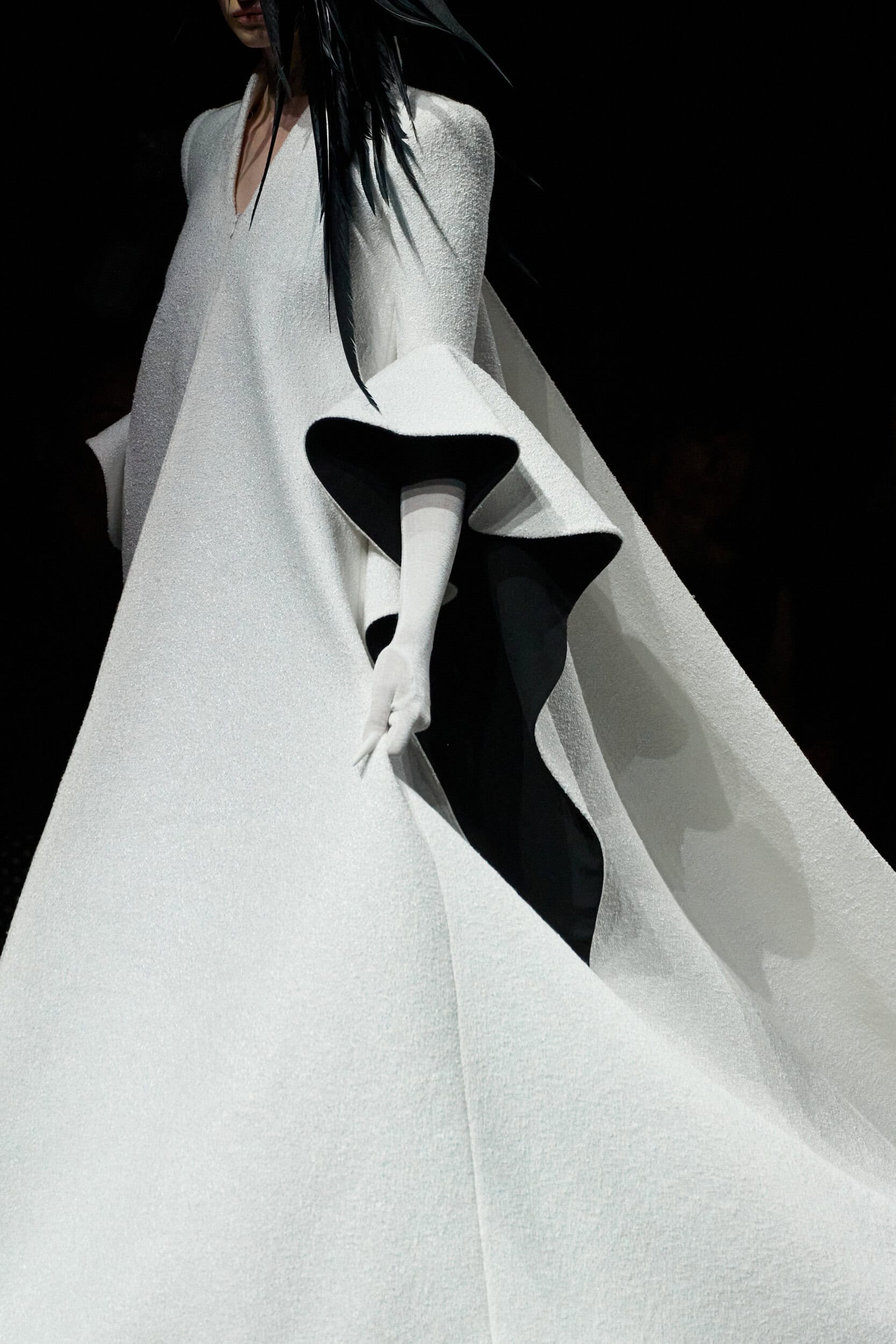 Robert Wun Fall 2025 Couture Fashion Show Details