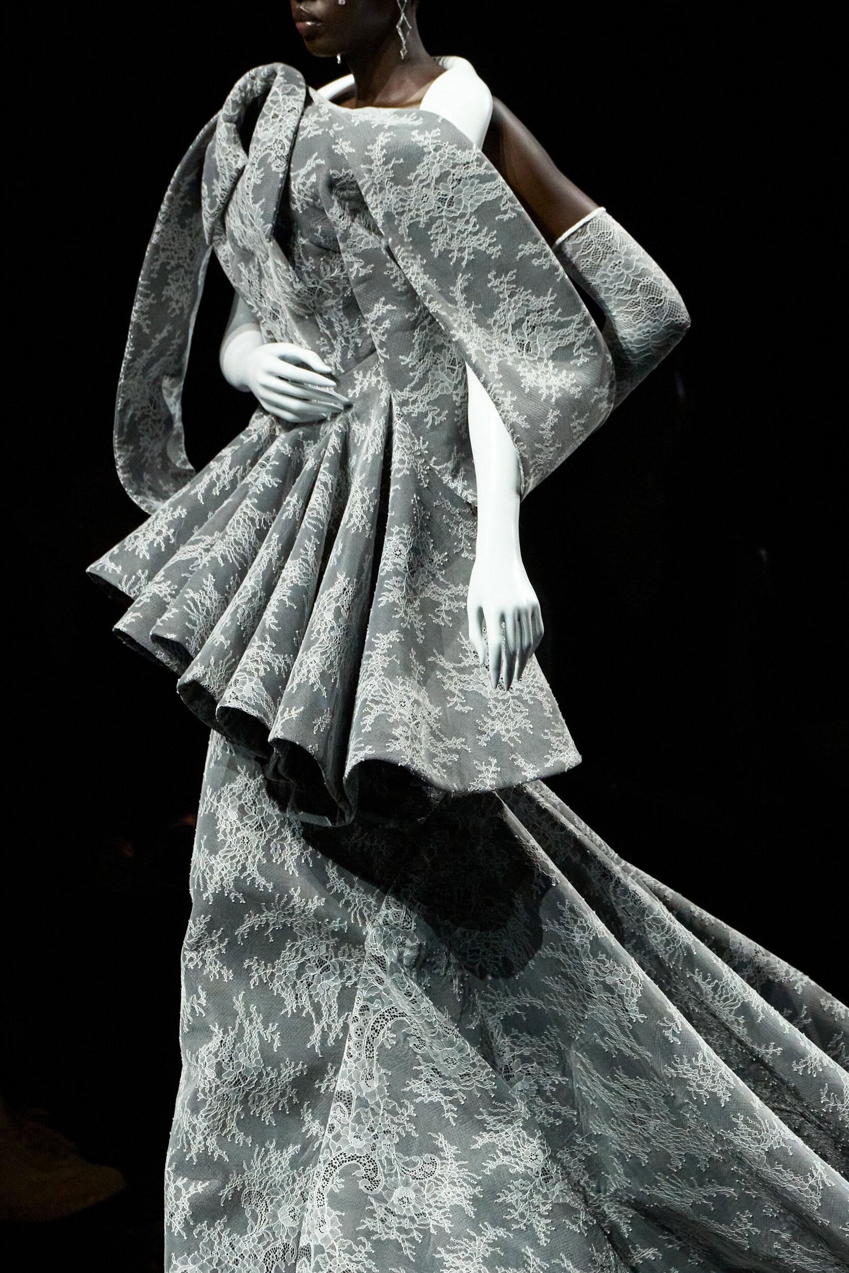 Robert Wun Fall 2025 Couture Fashion Show Details