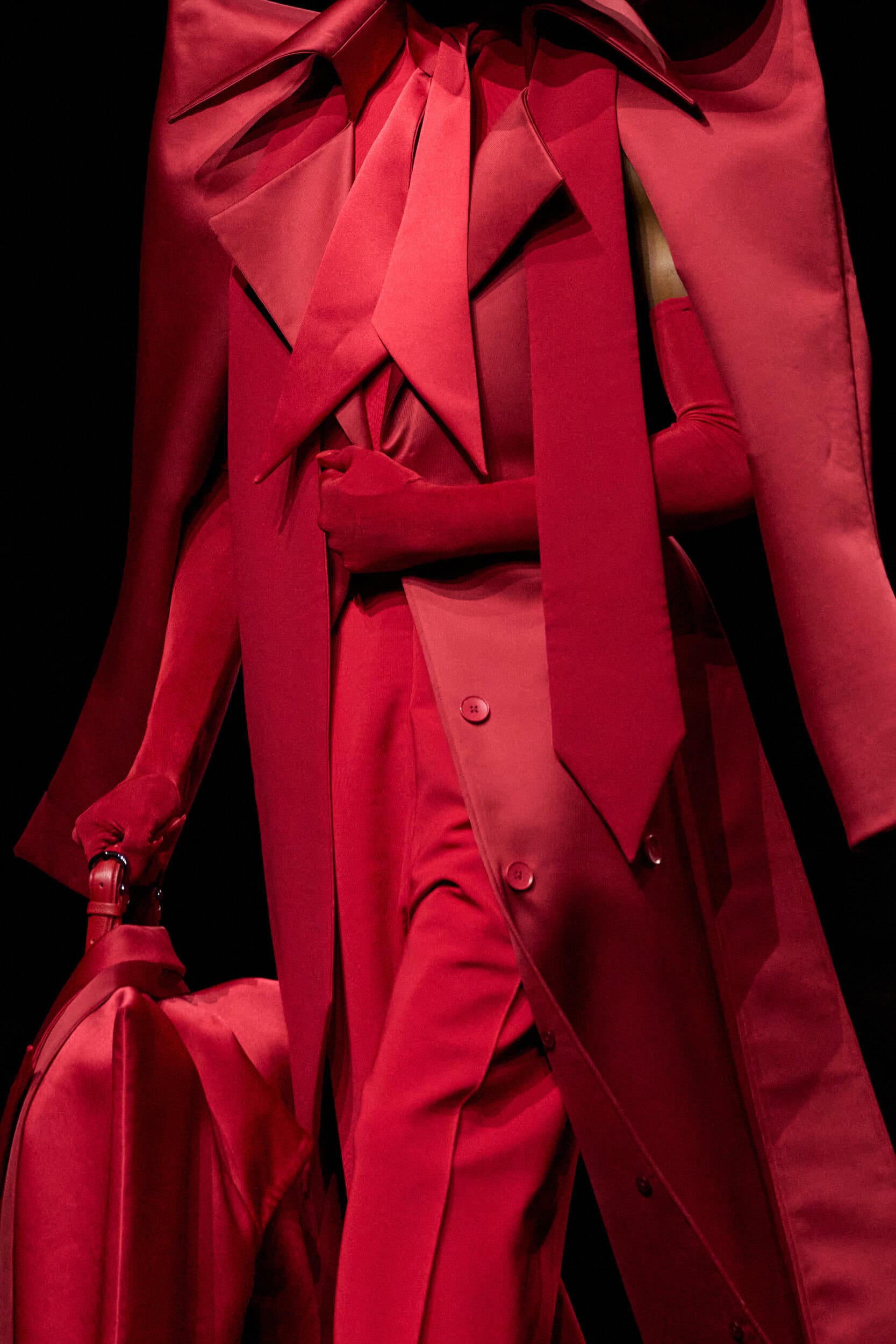 Robert Wun Fall 2025 Couture Fashion Show Details