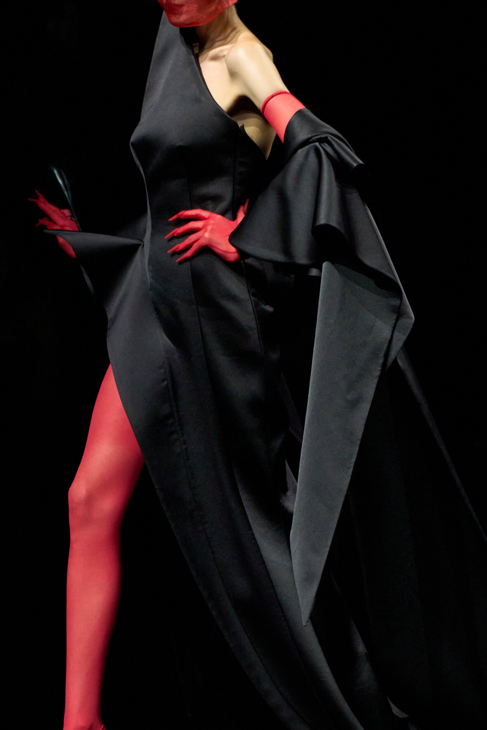 Robert Wun Fall 2025 Couture Fashion Show Details
