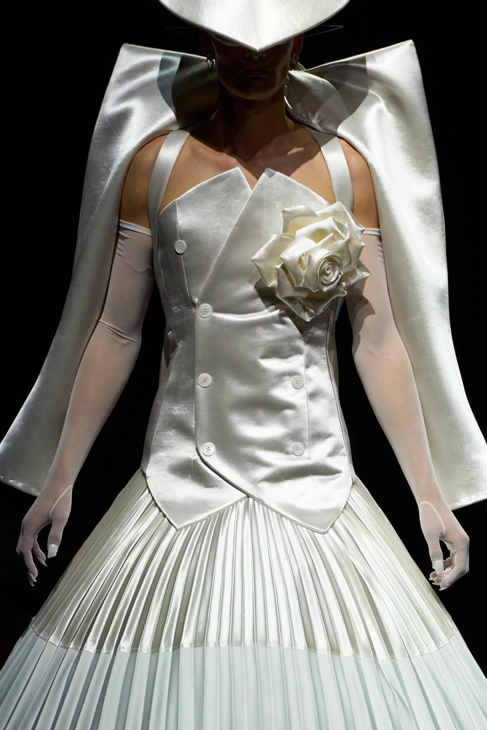 Robert Wun Fall 2025 Couture Fashion Show Details