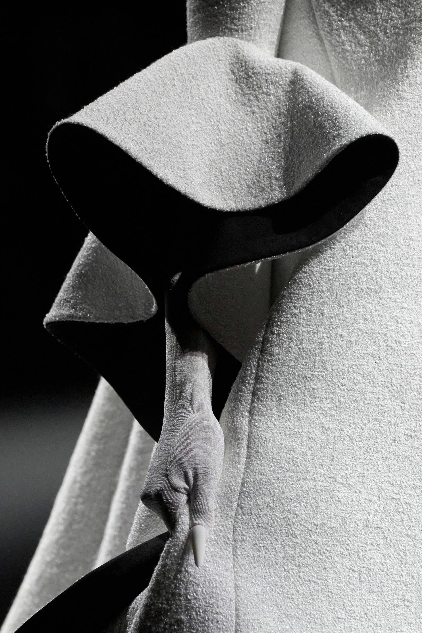 Robert Wun Fall 2025 Couture Fashion Show Details