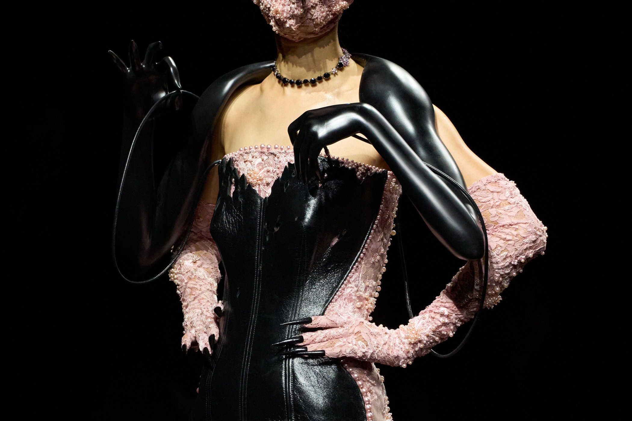 Robert Wun Fall 2025 Couture Fashion Show Details