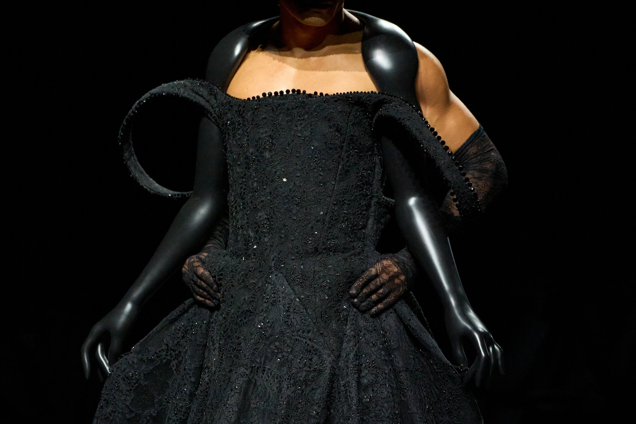Robert Wun Fall 2025 Couture Fashion Show Details
