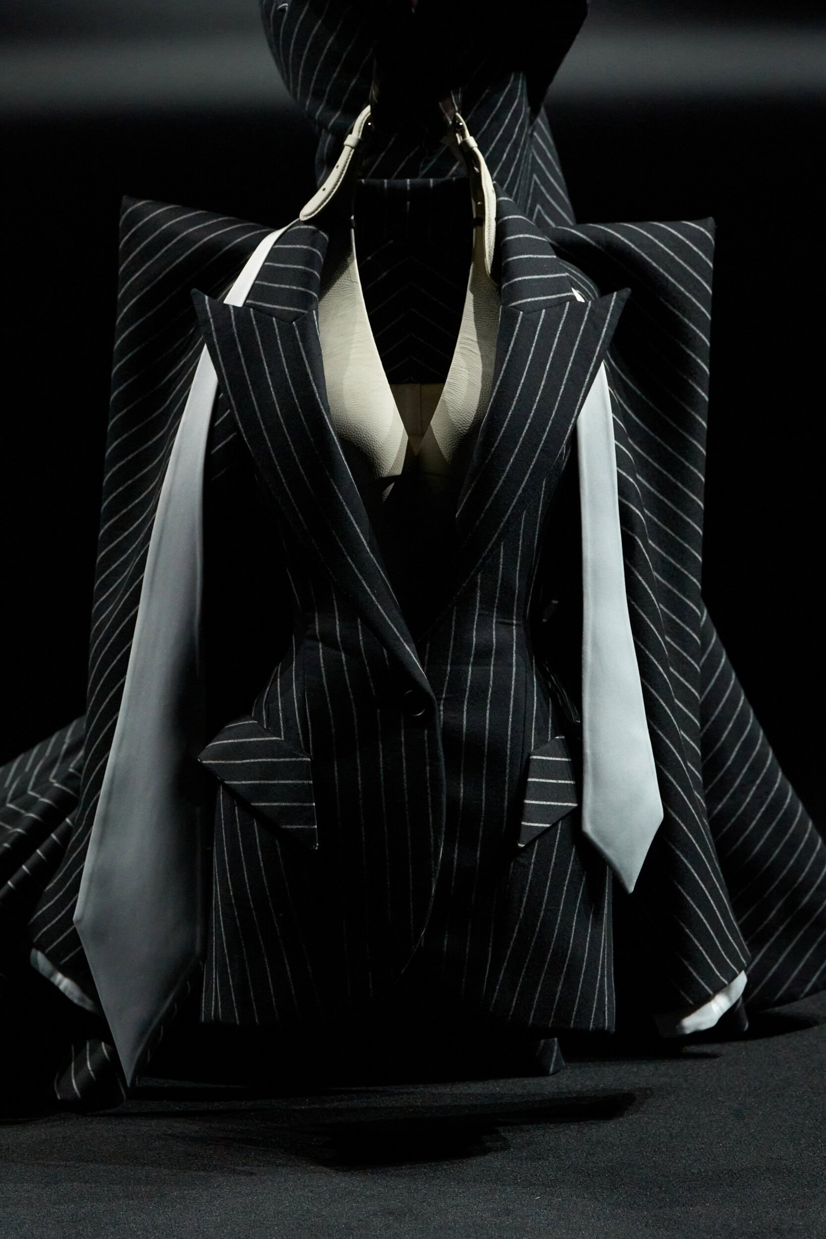 Robert Wun Fall 2025 Couture Fashion Show Details