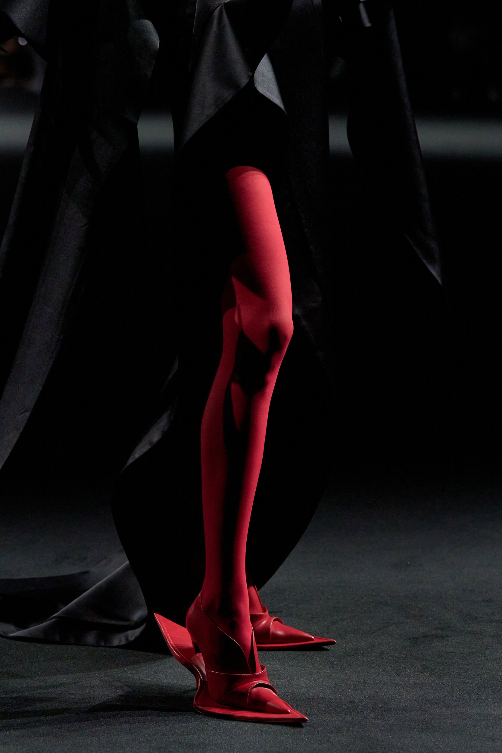 Robert Wun Fall 2025 Couture Fashion Show Details