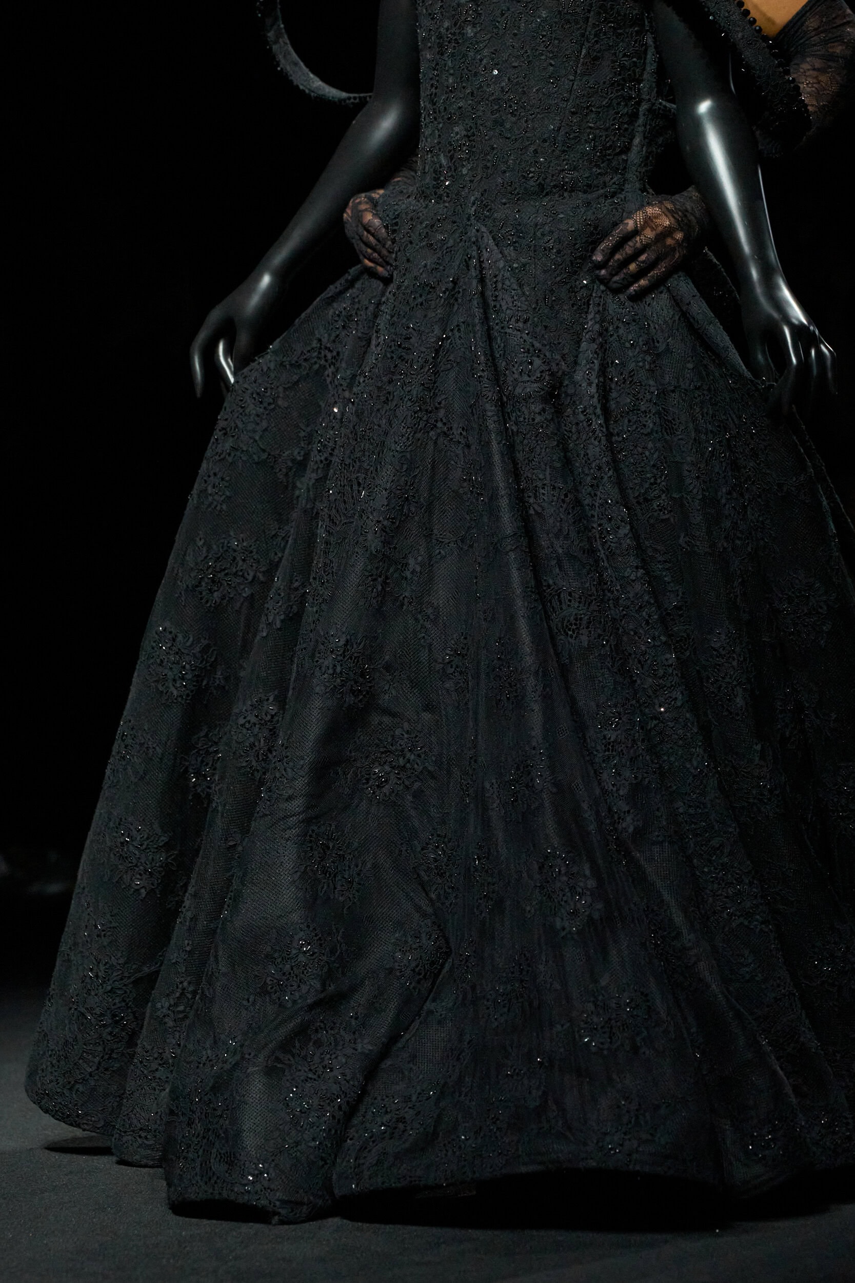 Robert Wun Fall 2025 Couture Fashion Show Details