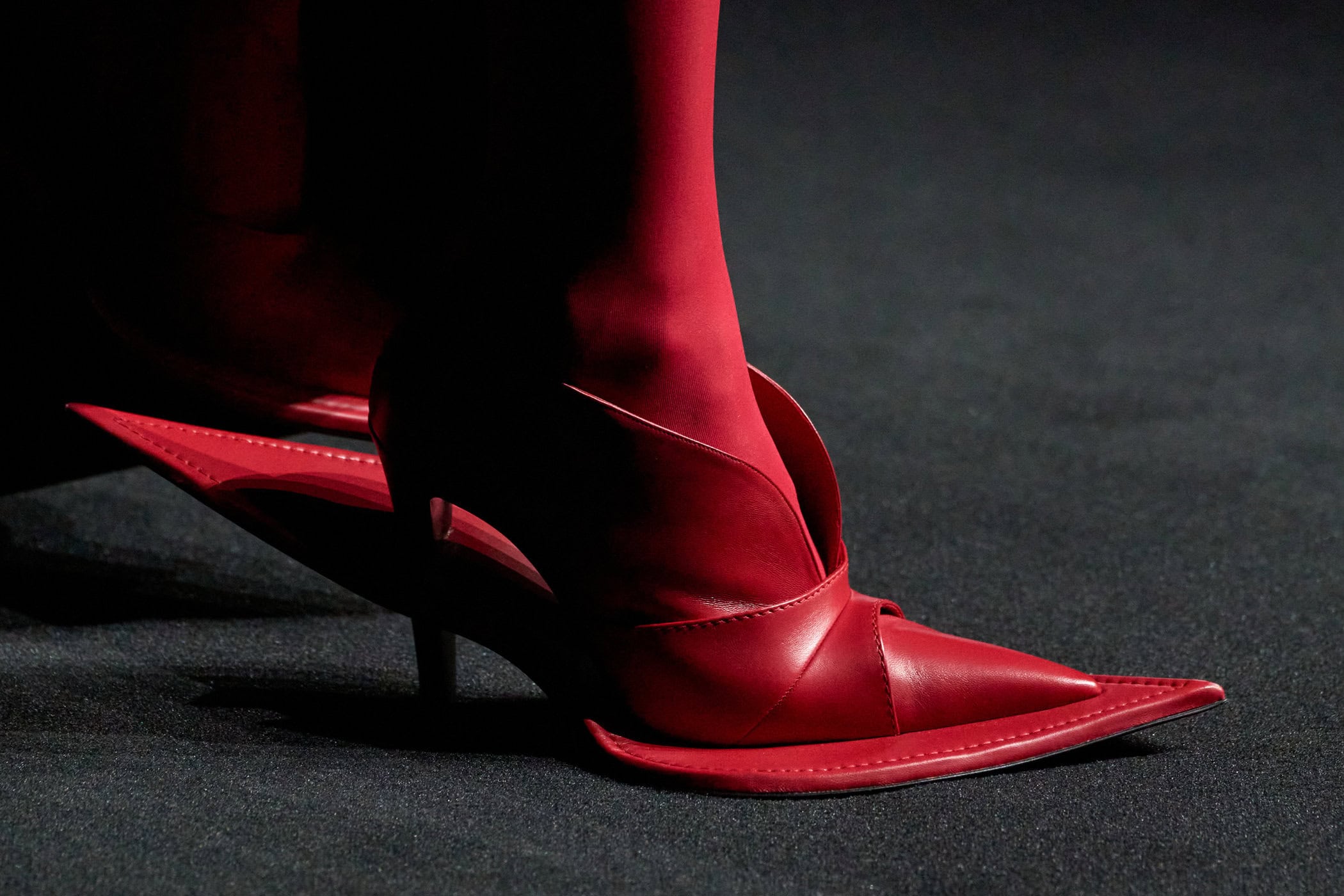 Robert Wun Fall 2025 Couture Fashion Show Details