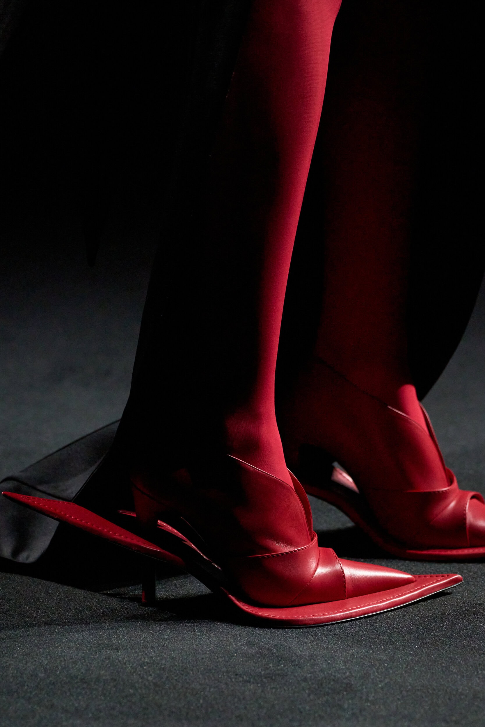 Robert Wun Fall 2025 Couture Fashion Show Details