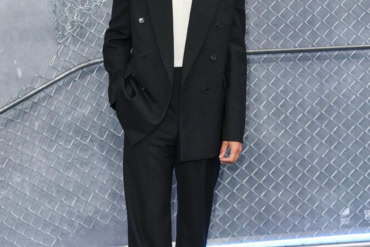 Austin Butler wore Saint Laurent by Anthony Vaccarello for the premiere of “Caught Stealing” in London