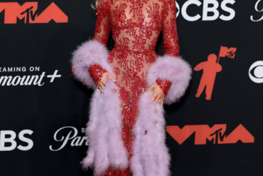 Sabrina Carpenter in Valentino at 2025 MTV Video Music Awards in New York