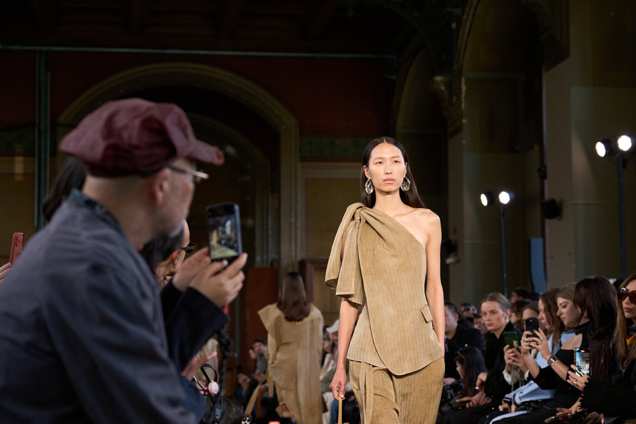 Uma Wang Spring 2026 Fashion Show Atmosphere