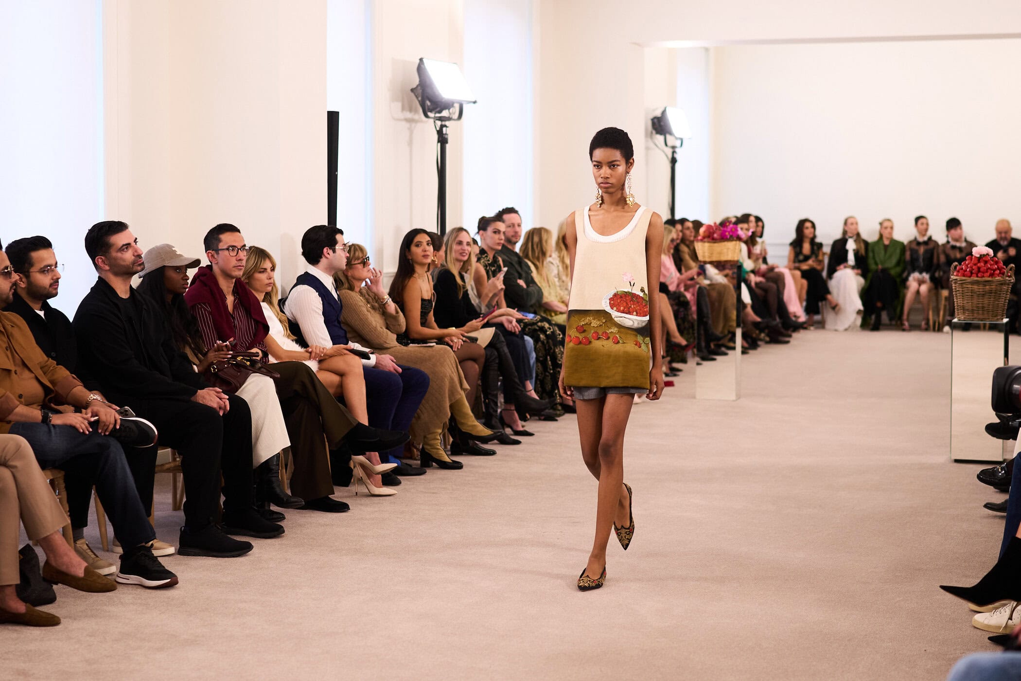 Giambattista Valli Spring 2026 Fashion Show Atmosphere
