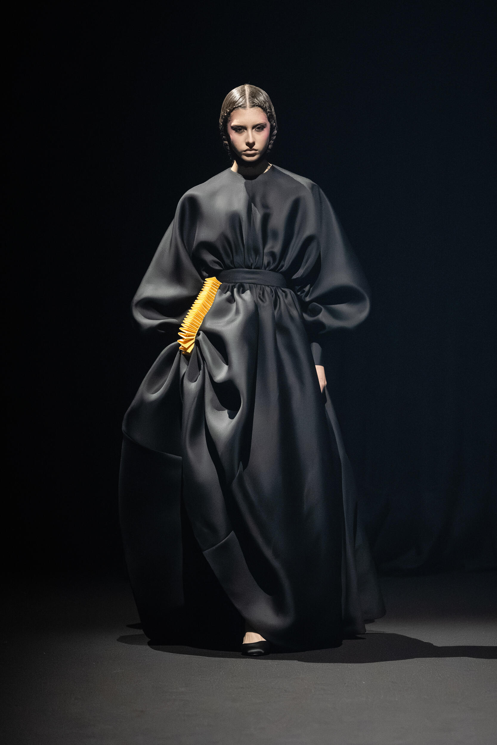 Viktor&rolf Spring 2026 Couture Fashion Show