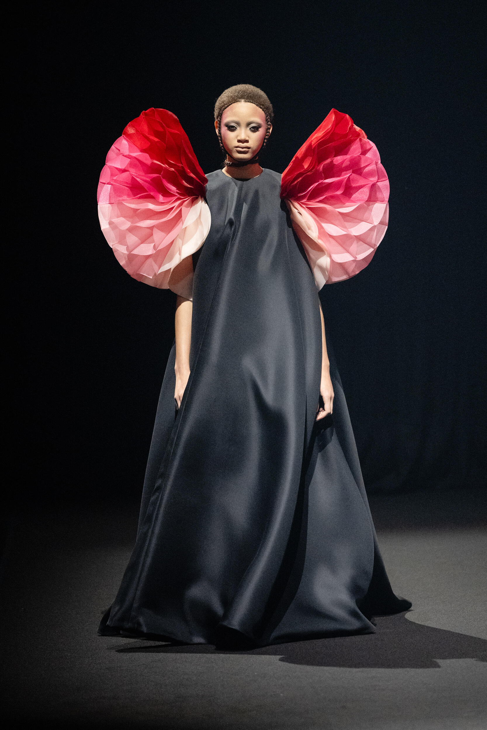 Viktor&rolf Spring 2026 Couture Fashion Show