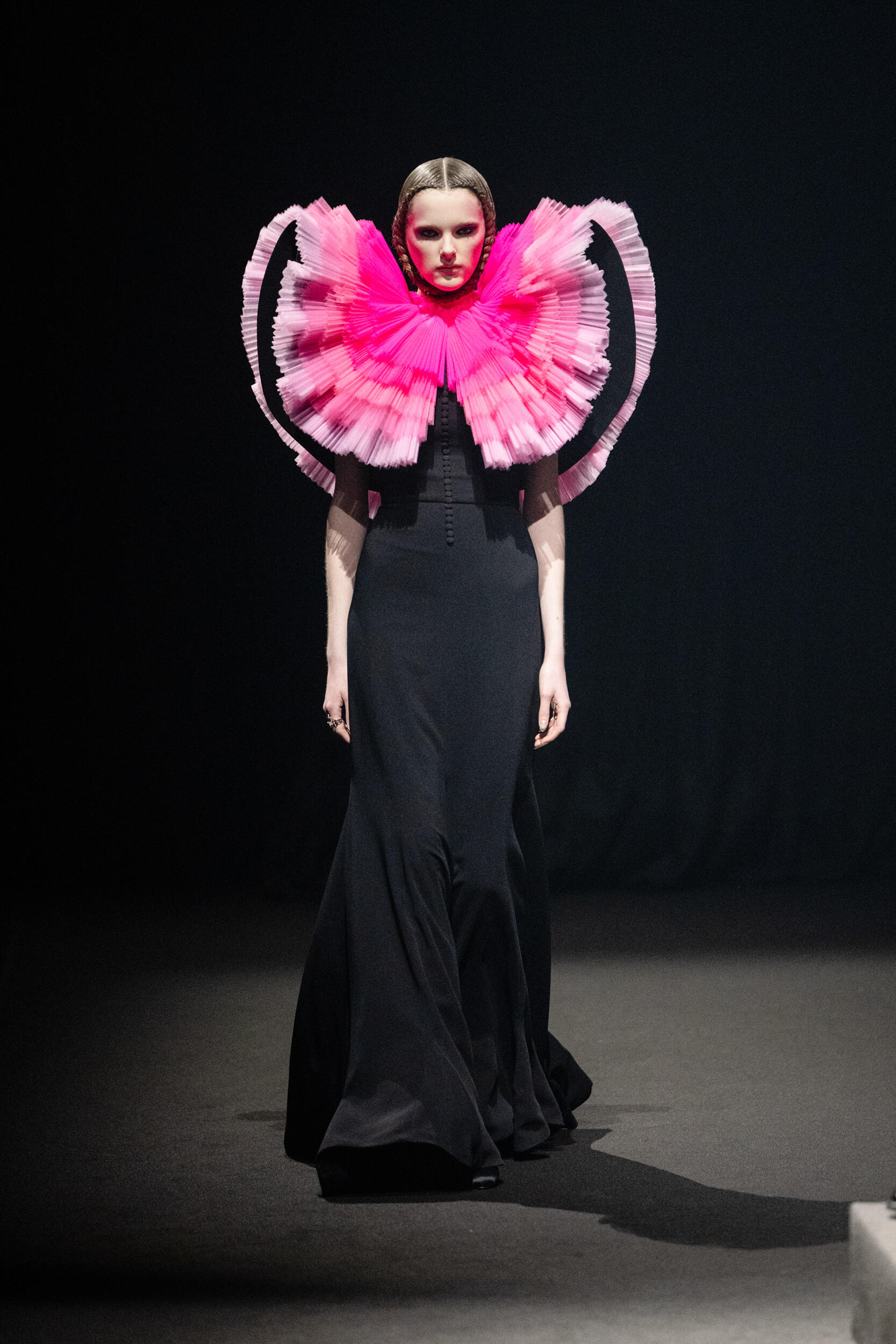 Viktor&rolf Spring 2026 Couture Fashion Show
