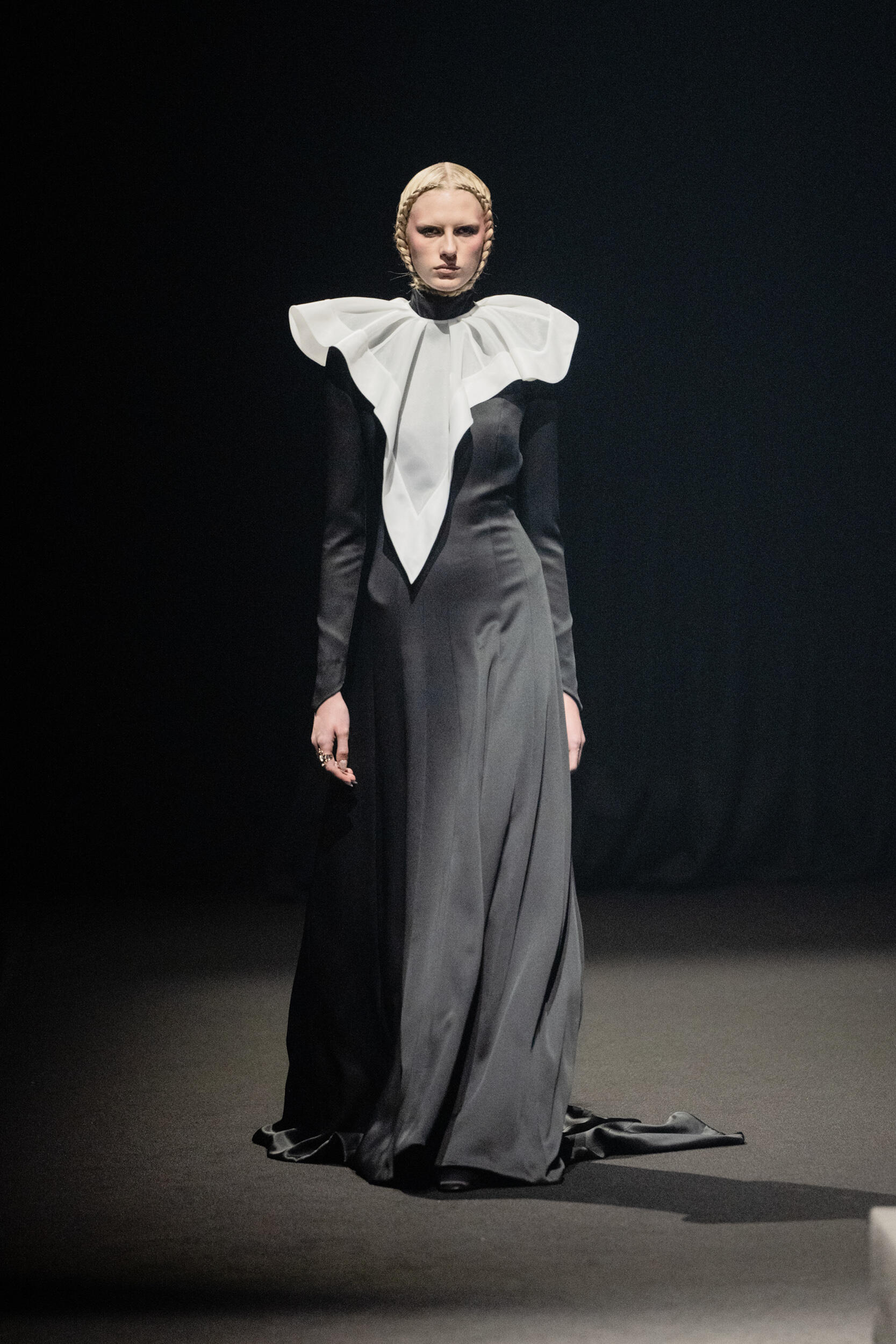 Viktor&rolf Spring 2026 Couture Fashion Show