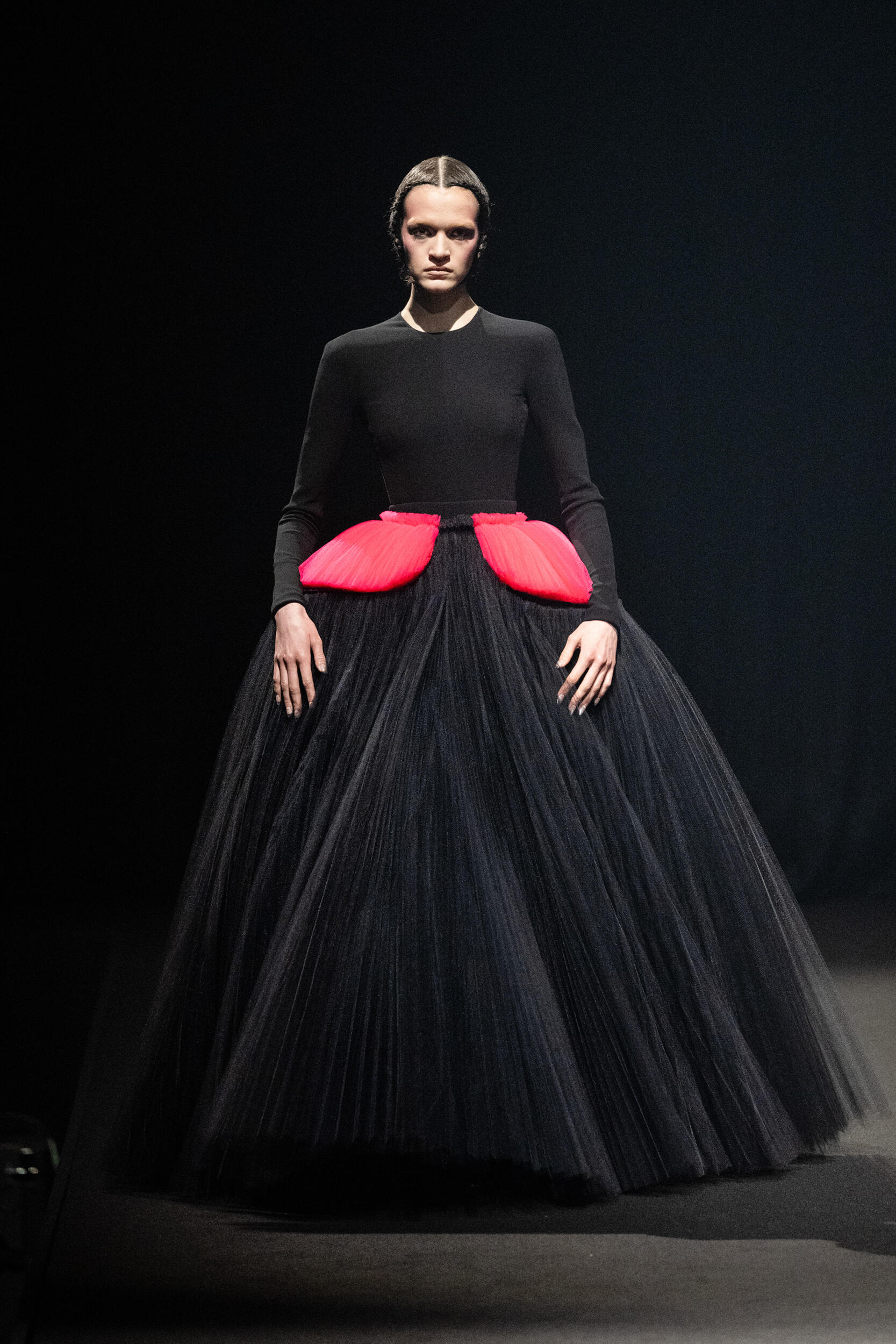 Viktor&rolf Spring 2026 Couture Fashion Show
