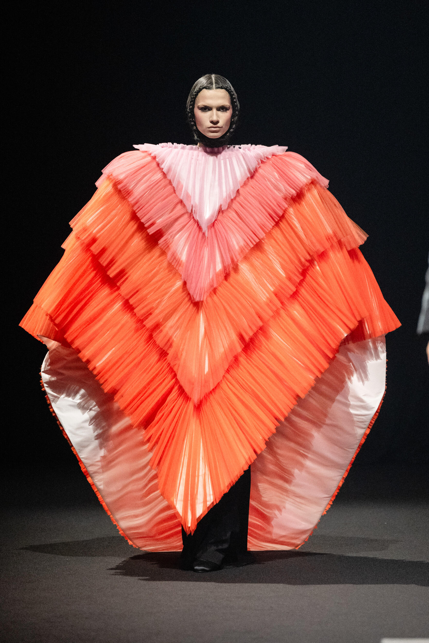 Viktor&rolf Spring 2026 Couture Fashion Show