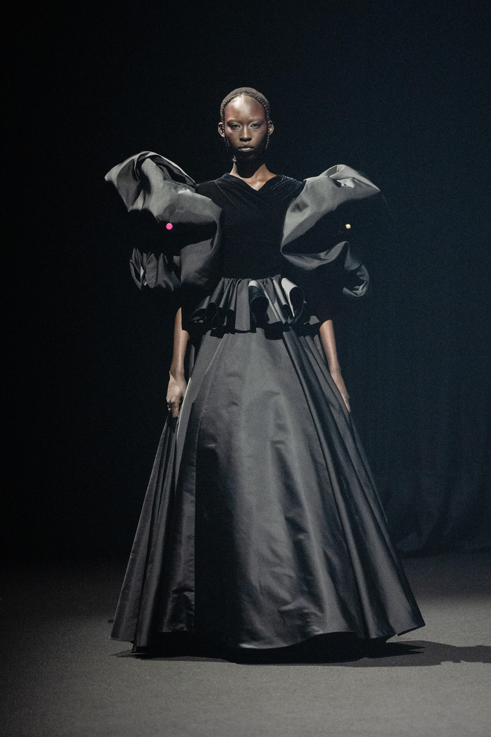 Viktor&rolf Spring 2026 Couture Fashion Show