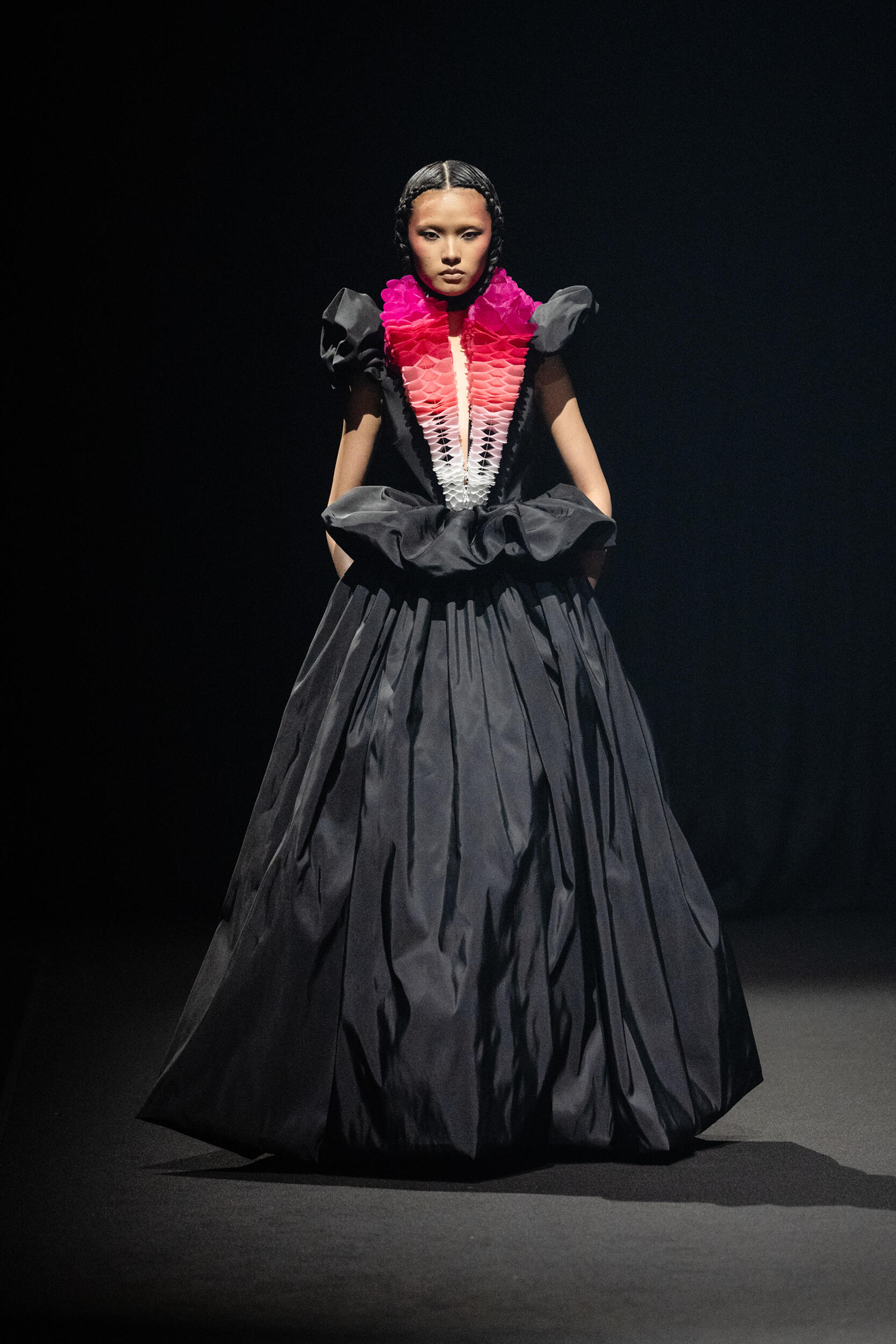 Viktor&rolf Spring 2026 Couture Fashion Show
