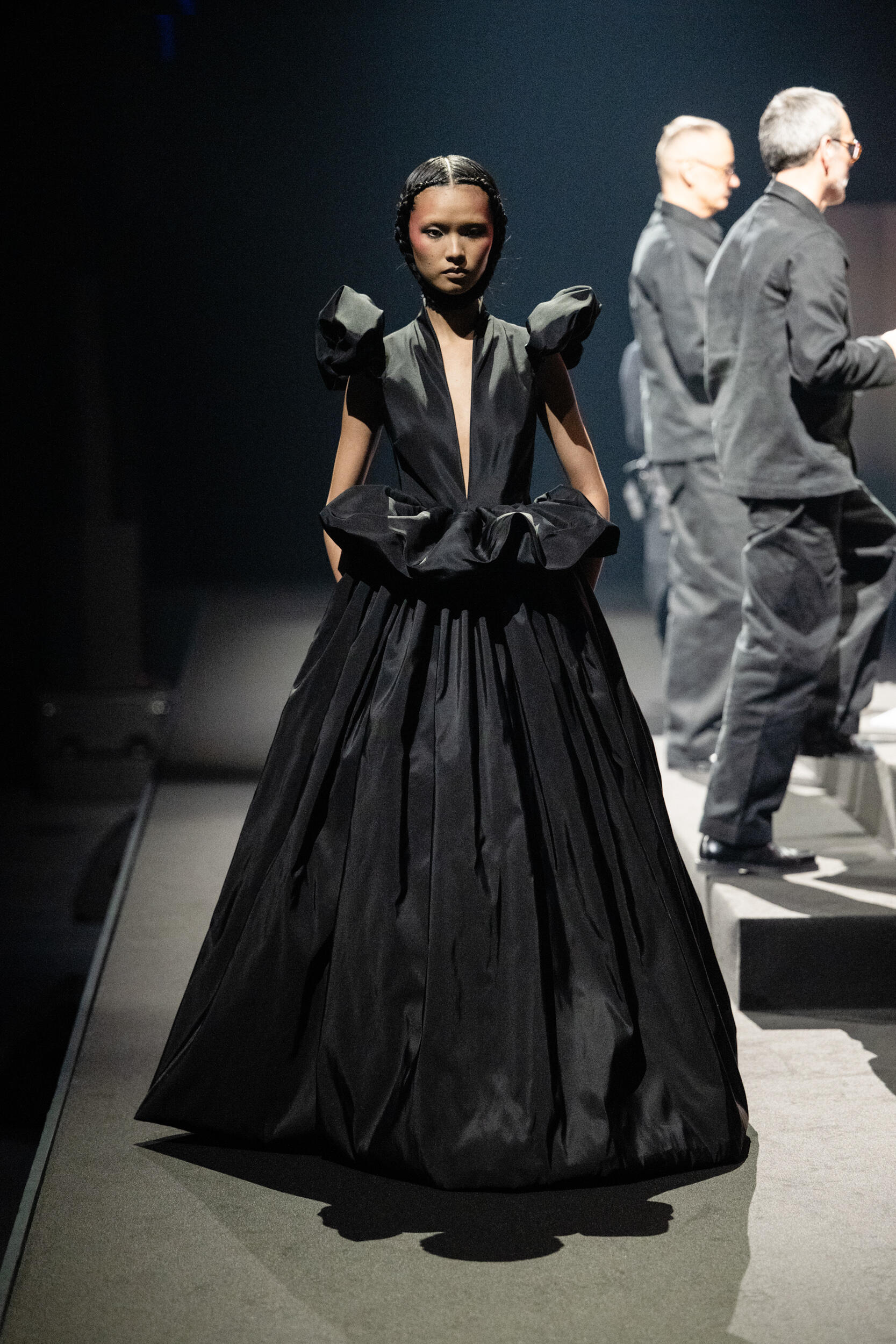 Viktor&rolf Spring 2026 Couture Fashion Show