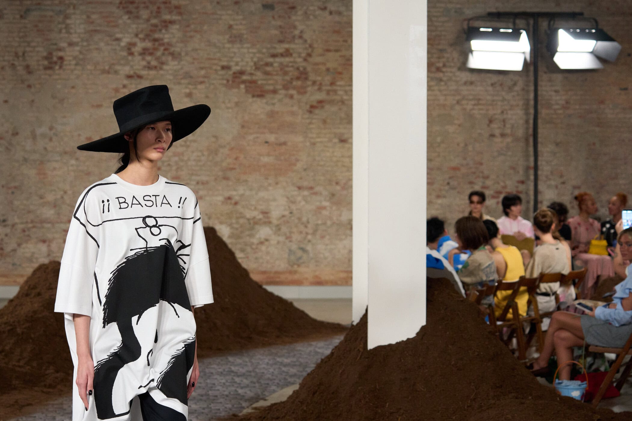 Moschino Fall 2026 Fashion Show Atmosphere