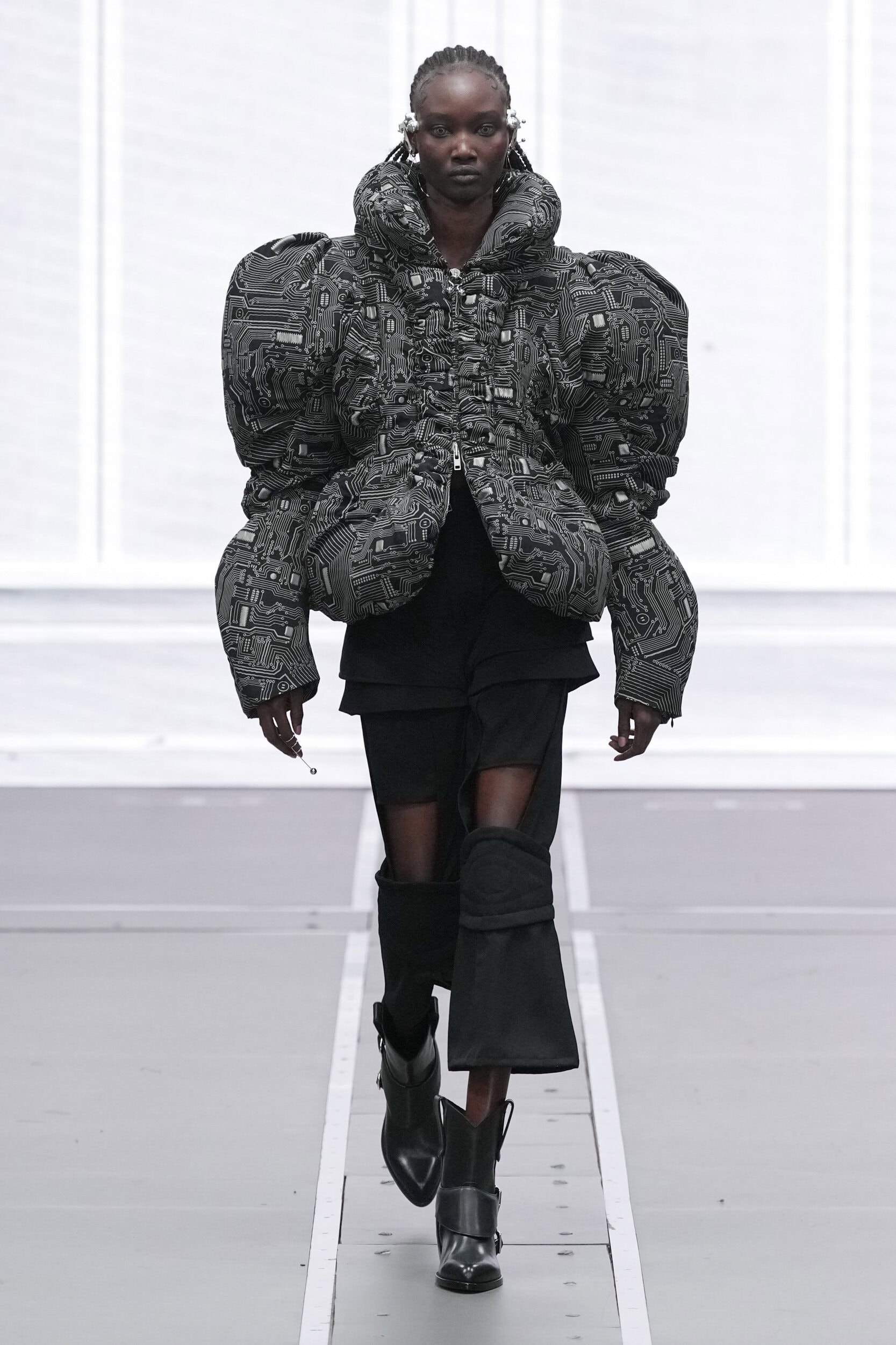 Anrealage Fall 2026 Fashion Show