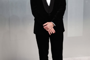 Robert Pattinson wears Dior at The 2026 Vanity Fair Oscars Party